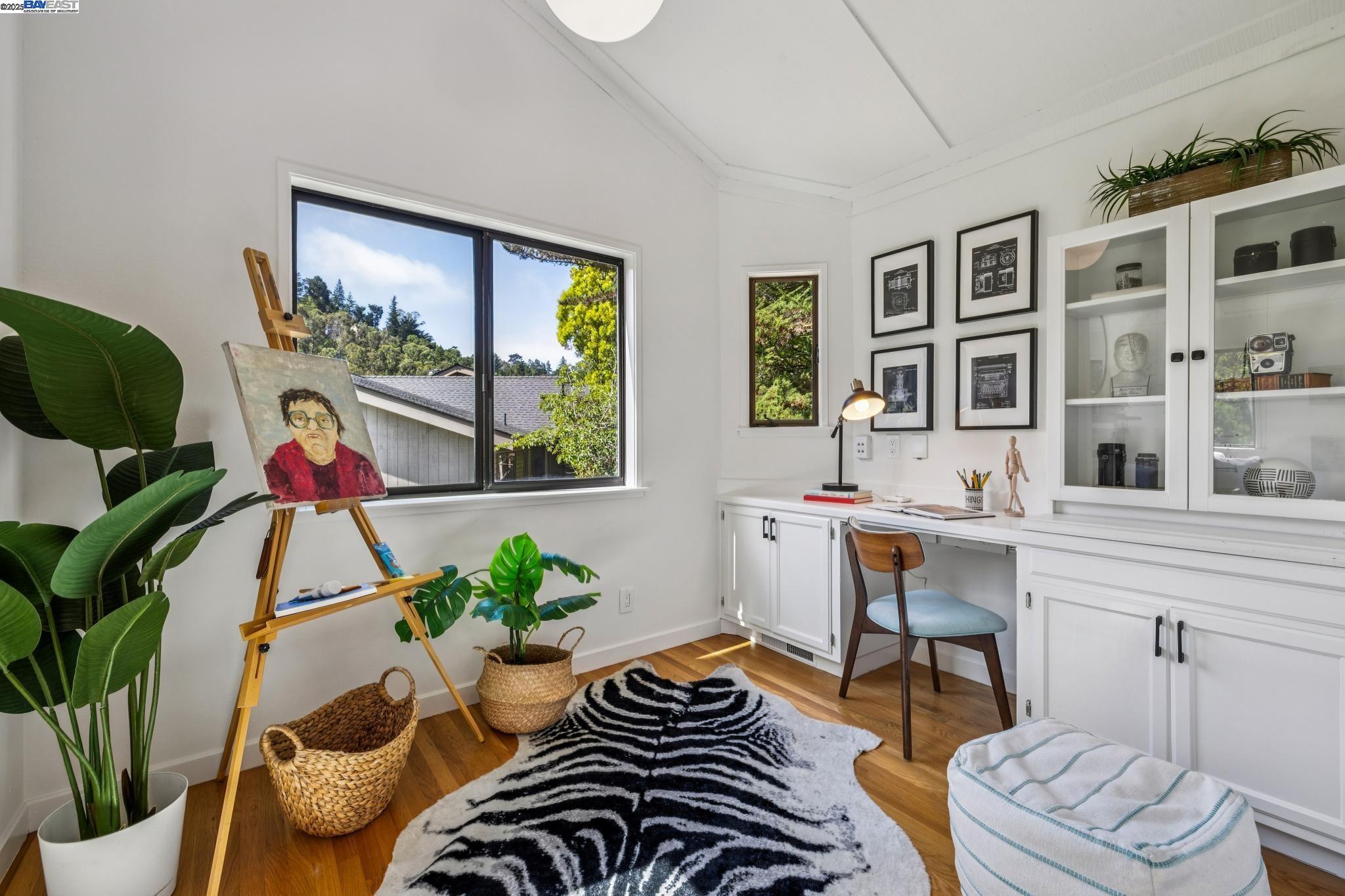 Detail Gallery Image 14 of 60 For 7350 Woodrow Drive, Oakland,  CA 94611 - 3 Beds | 2/1 Baths