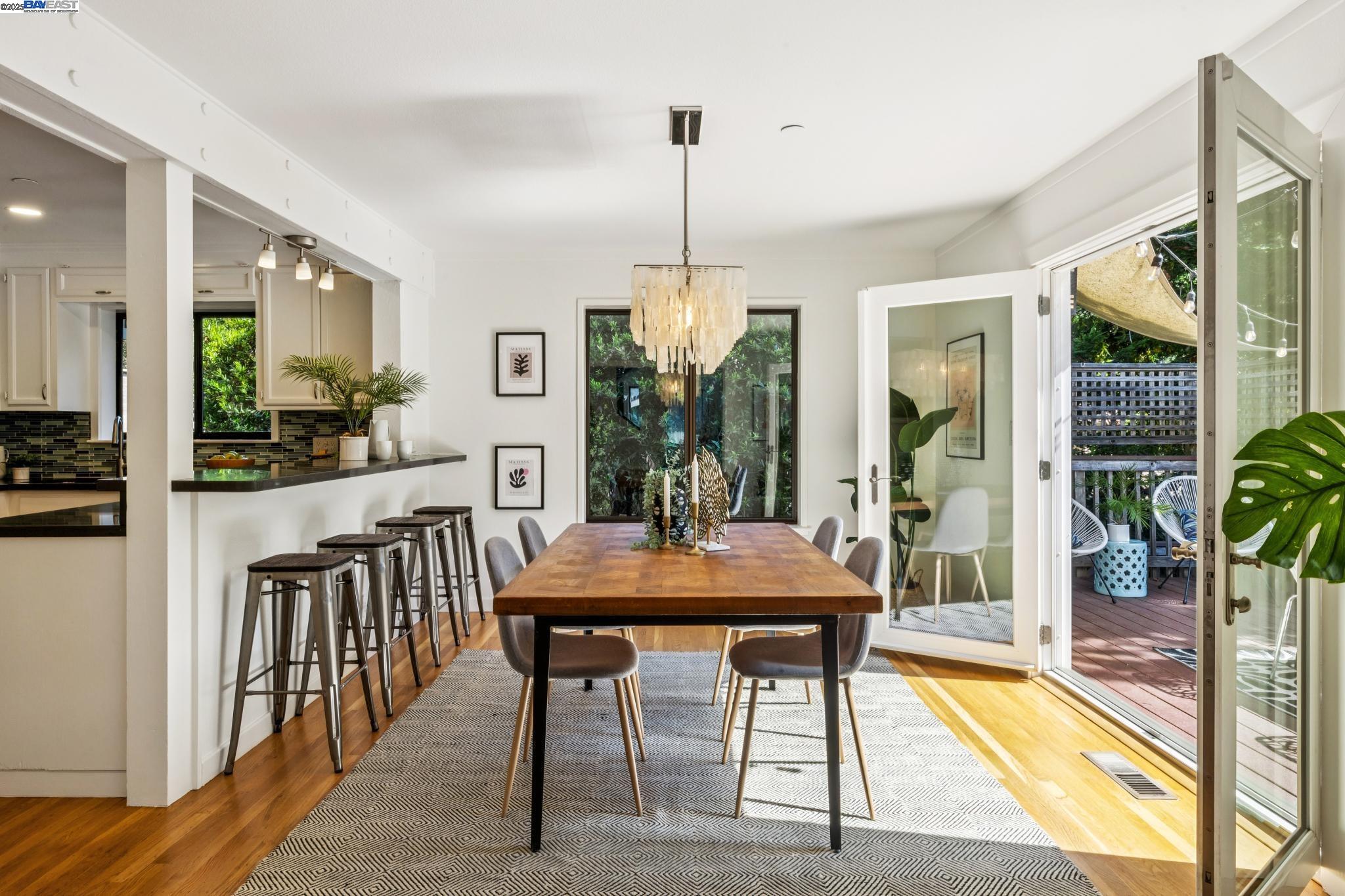 Detail Gallery Image 16 of 60 For 7350 Woodrow Drive, Oakland,  CA 94611 - 3 Beds | 2/1 Baths