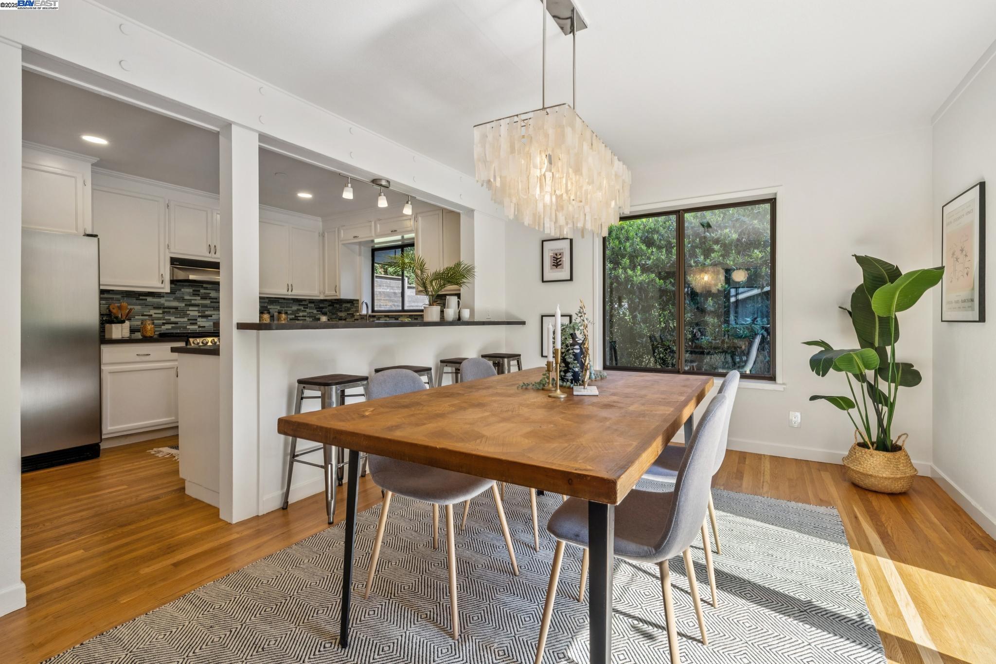 Detail Gallery Image 17 of 60 For 7350 Woodrow Drive, Oakland,  CA 94611 - 3 Beds | 2/1 Baths