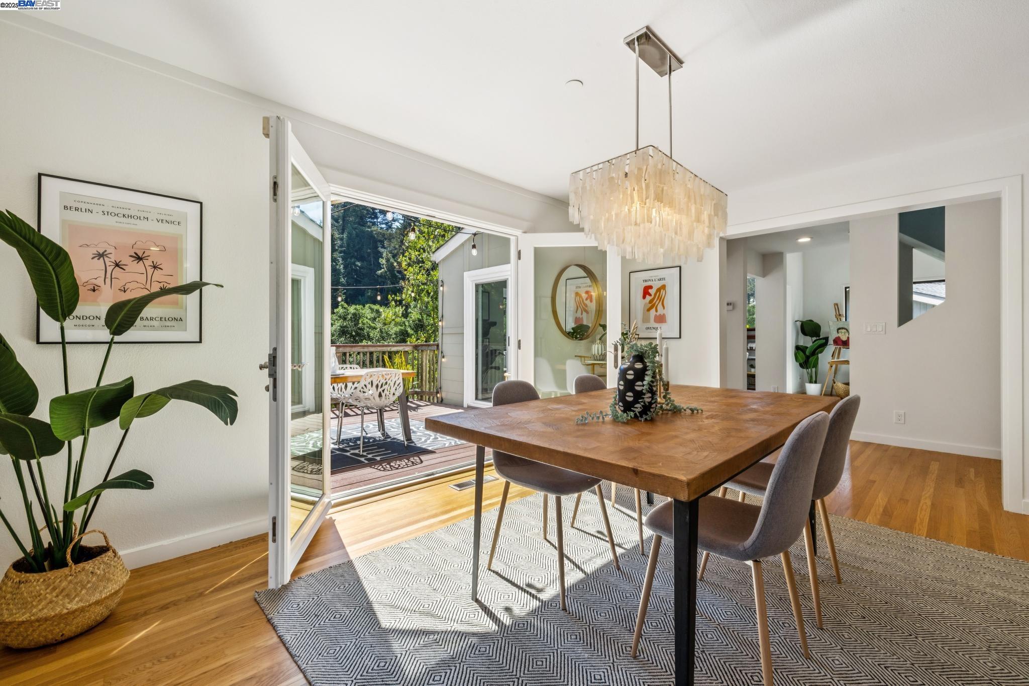Detail Gallery Image 18 of 60 For 7350 Woodrow Drive, Oakland,  CA 94611 - 3 Beds | 2/1 Baths