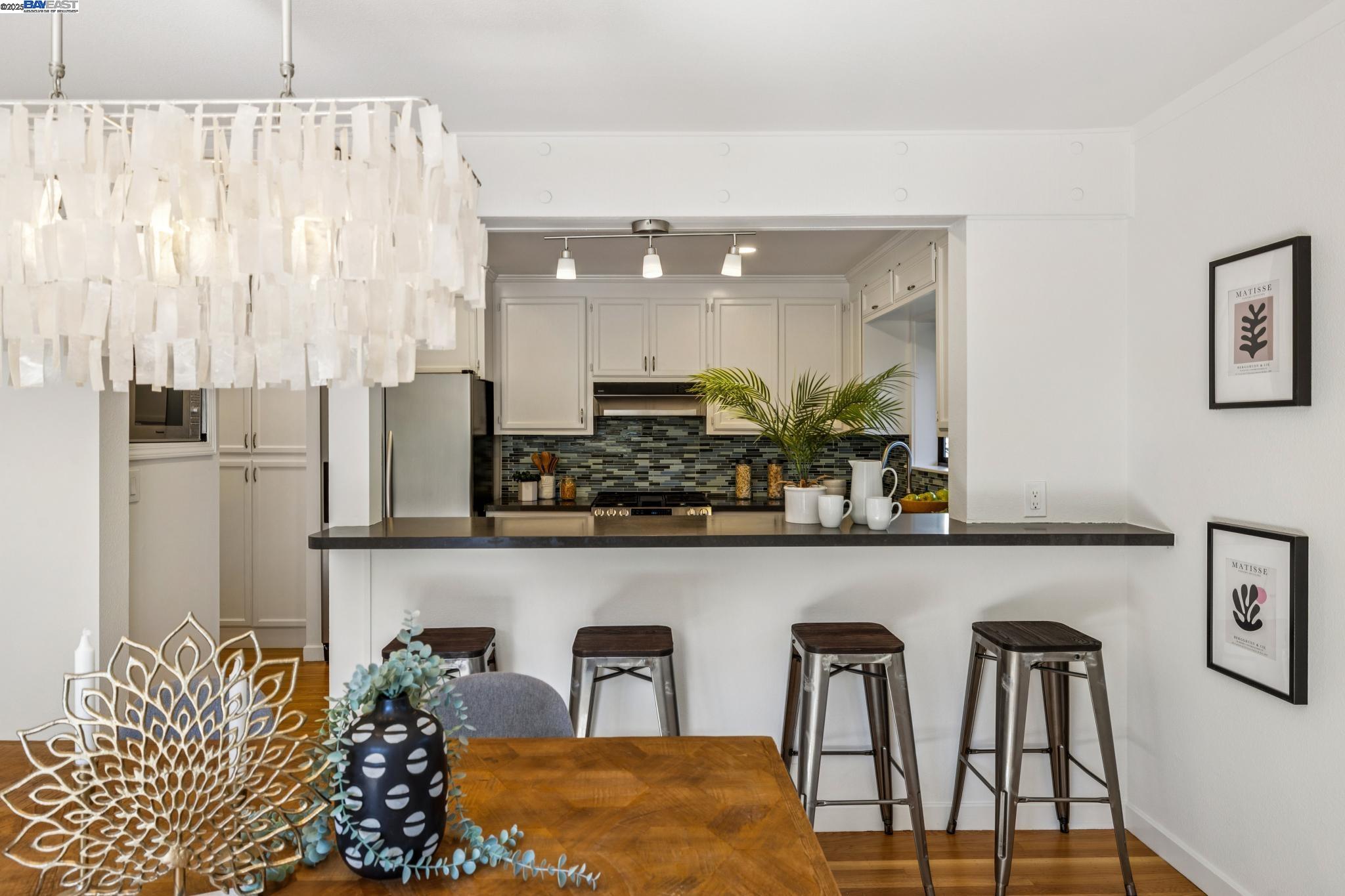 Detail Gallery Image 19 of 60 For 7350 Woodrow Drive, Oakland,  CA 94611 - 3 Beds | 2/1 Baths