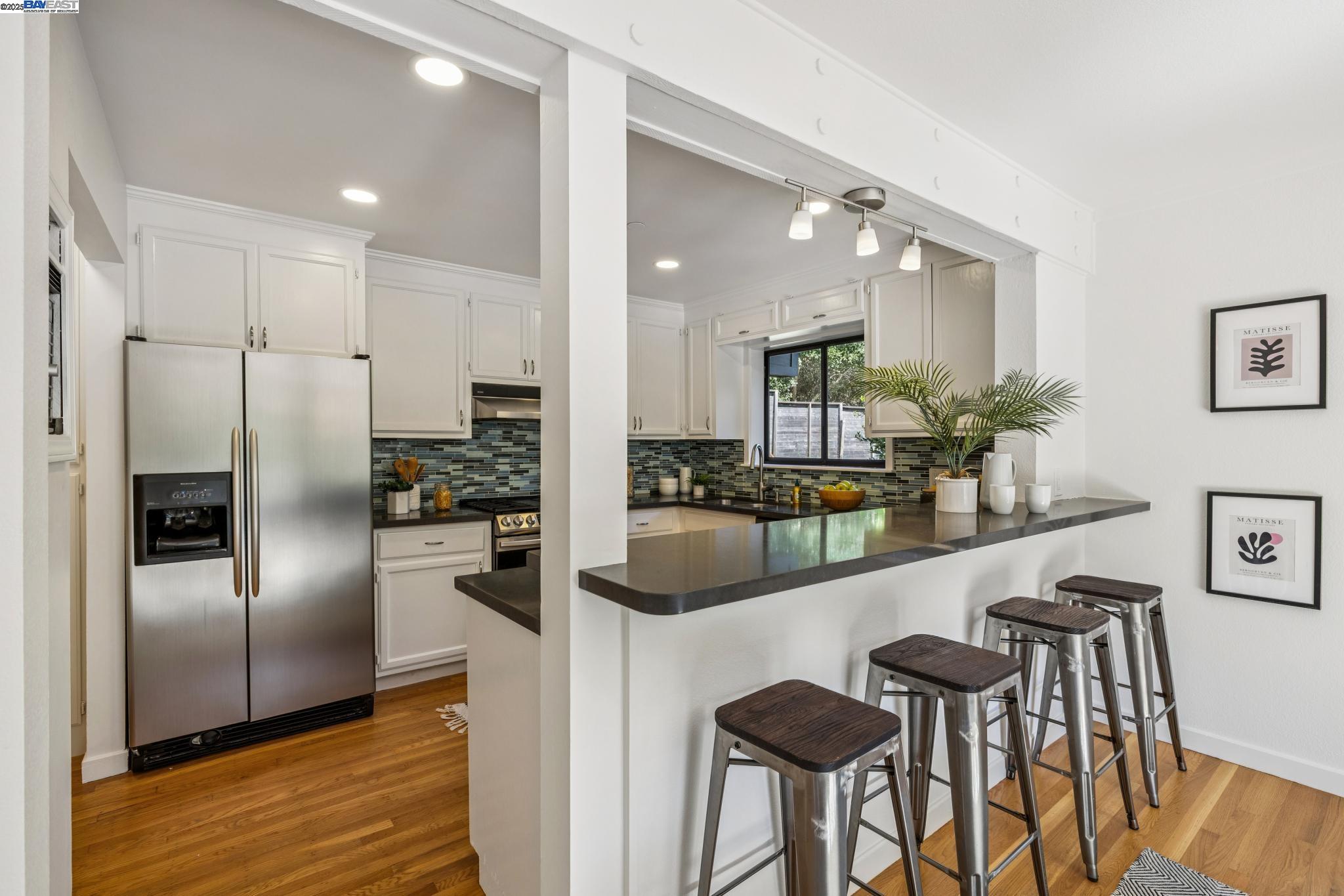 Detail Gallery Image 20 of 60 For 7350 Woodrow Drive, Oakland,  CA 94611 - 3 Beds | 2/1 Baths