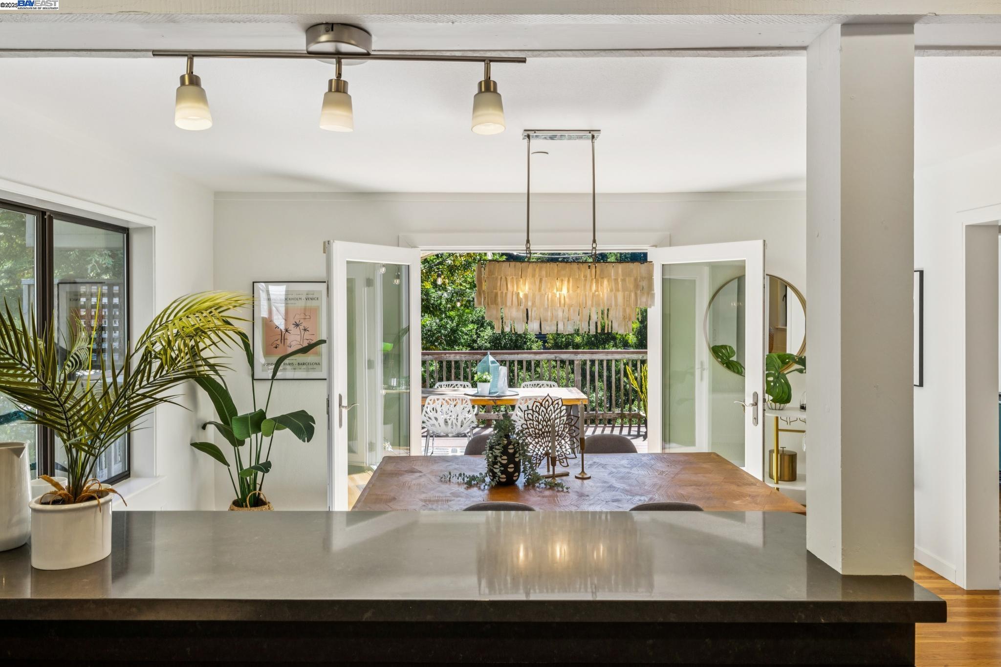 Detail Gallery Image 24 of 60 For 7350 Woodrow Drive, Oakland,  CA 94611 - 3 Beds | 2/1 Baths