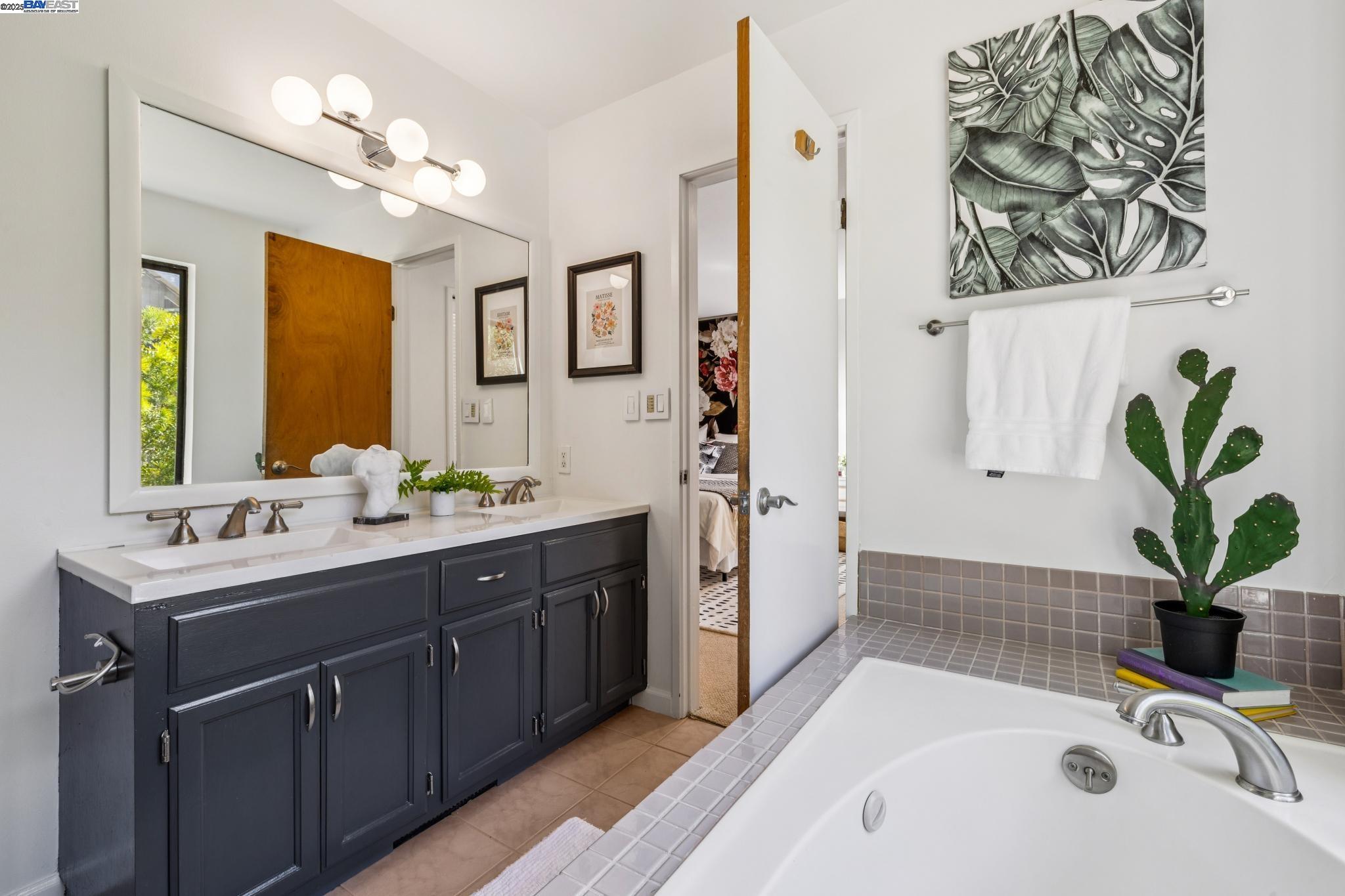 Detail Gallery Image 35 of 60 For 7350 Woodrow Drive, Oakland,  CA 94611 - 3 Beds | 2/1 Baths