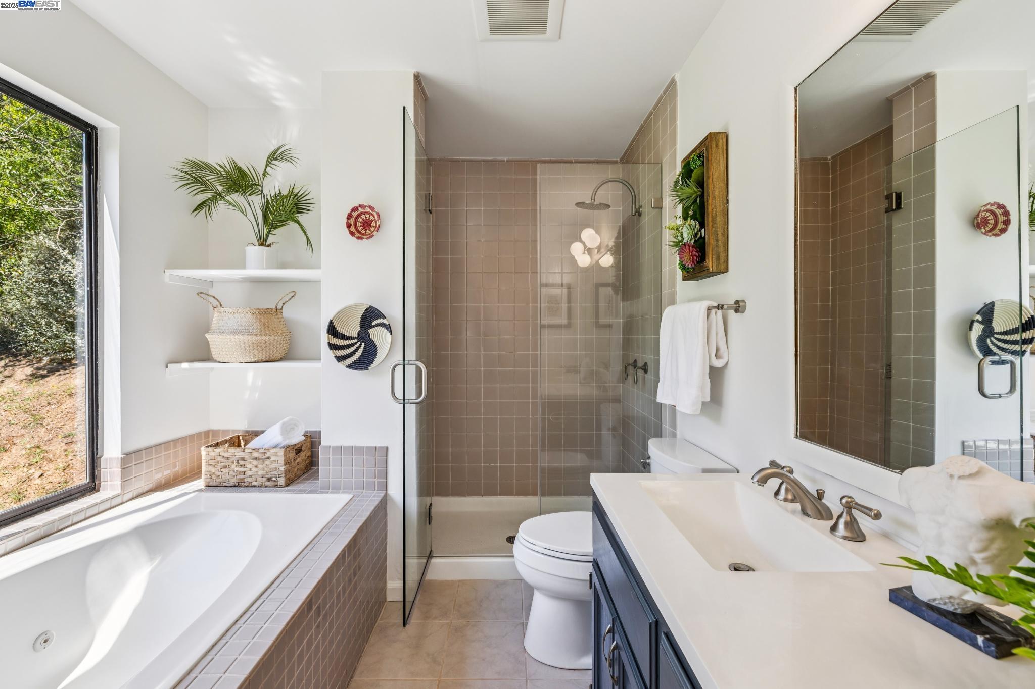 Detail Gallery Image 36 of 60 For 7350 Woodrow Drive, Oakland,  CA 94611 - 3 Beds | 2/1 Baths