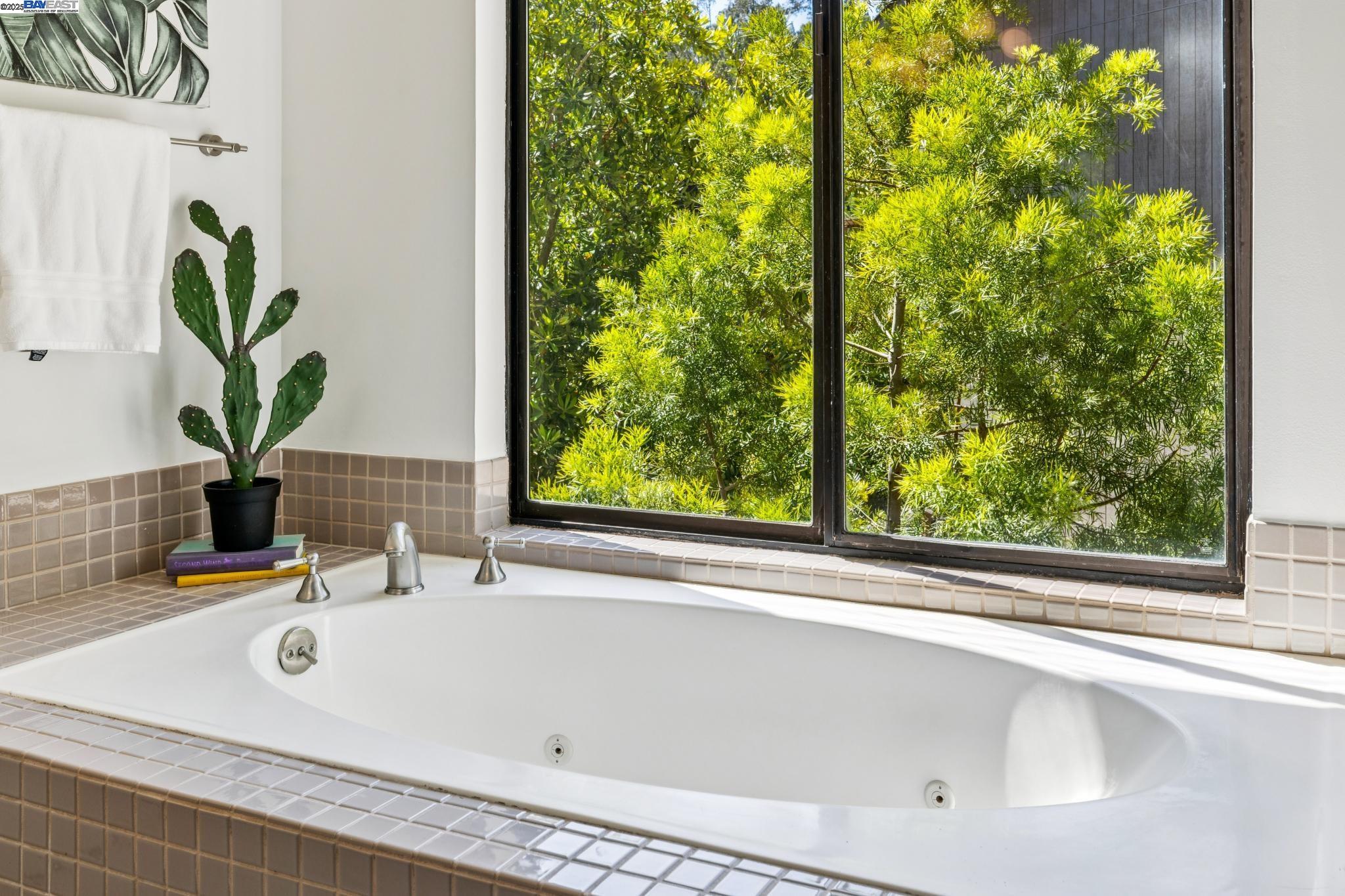 Detail Gallery Image 37 of 60 For 7350 Woodrow Drive, Oakland,  CA 94611 - 3 Beds | 2/1 Baths