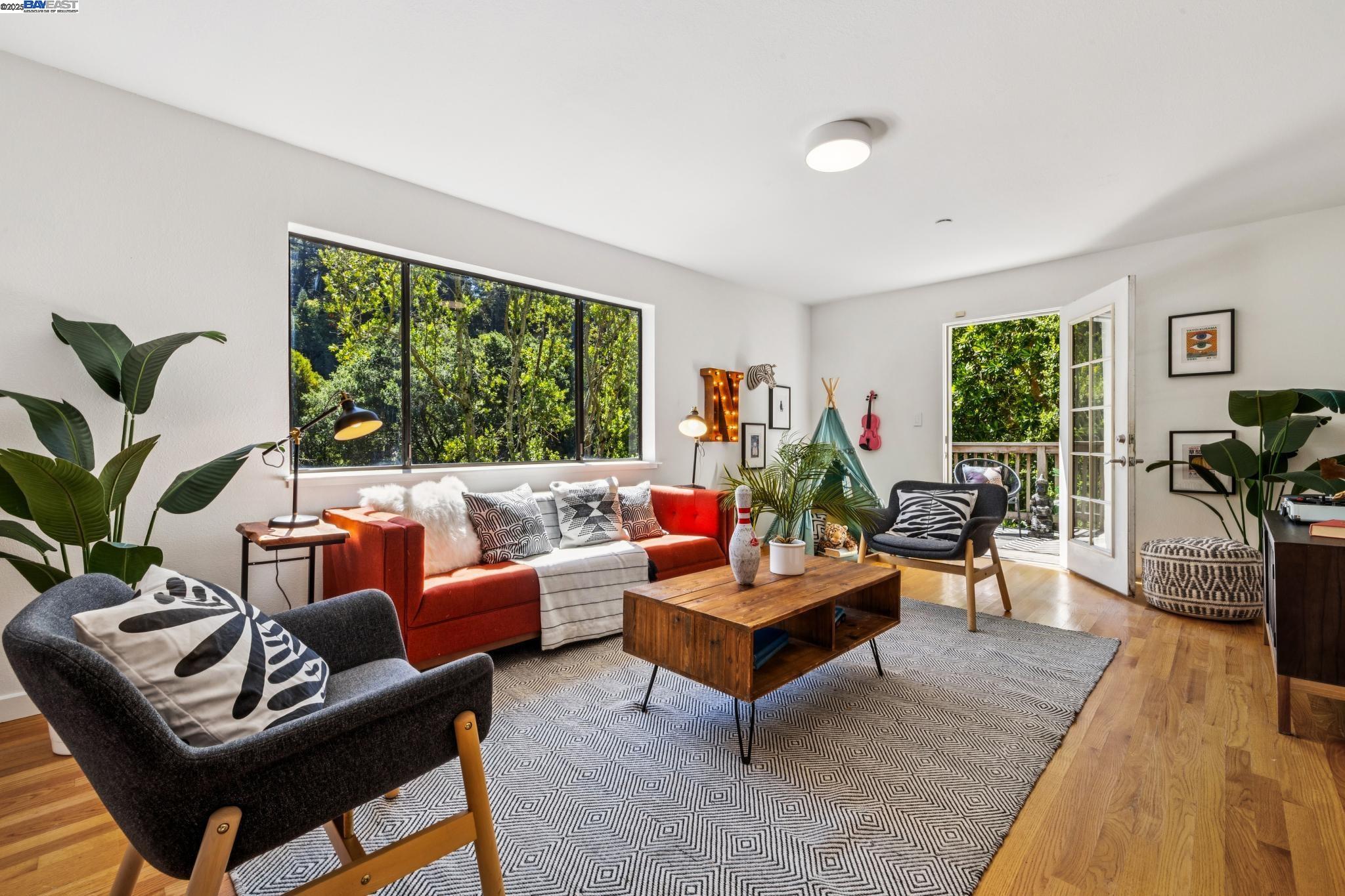 Detail Gallery Image 6 of 60 For 7350 Woodrow Drive, Oakland,  CA 94611 - 3 Beds | 2/1 Baths