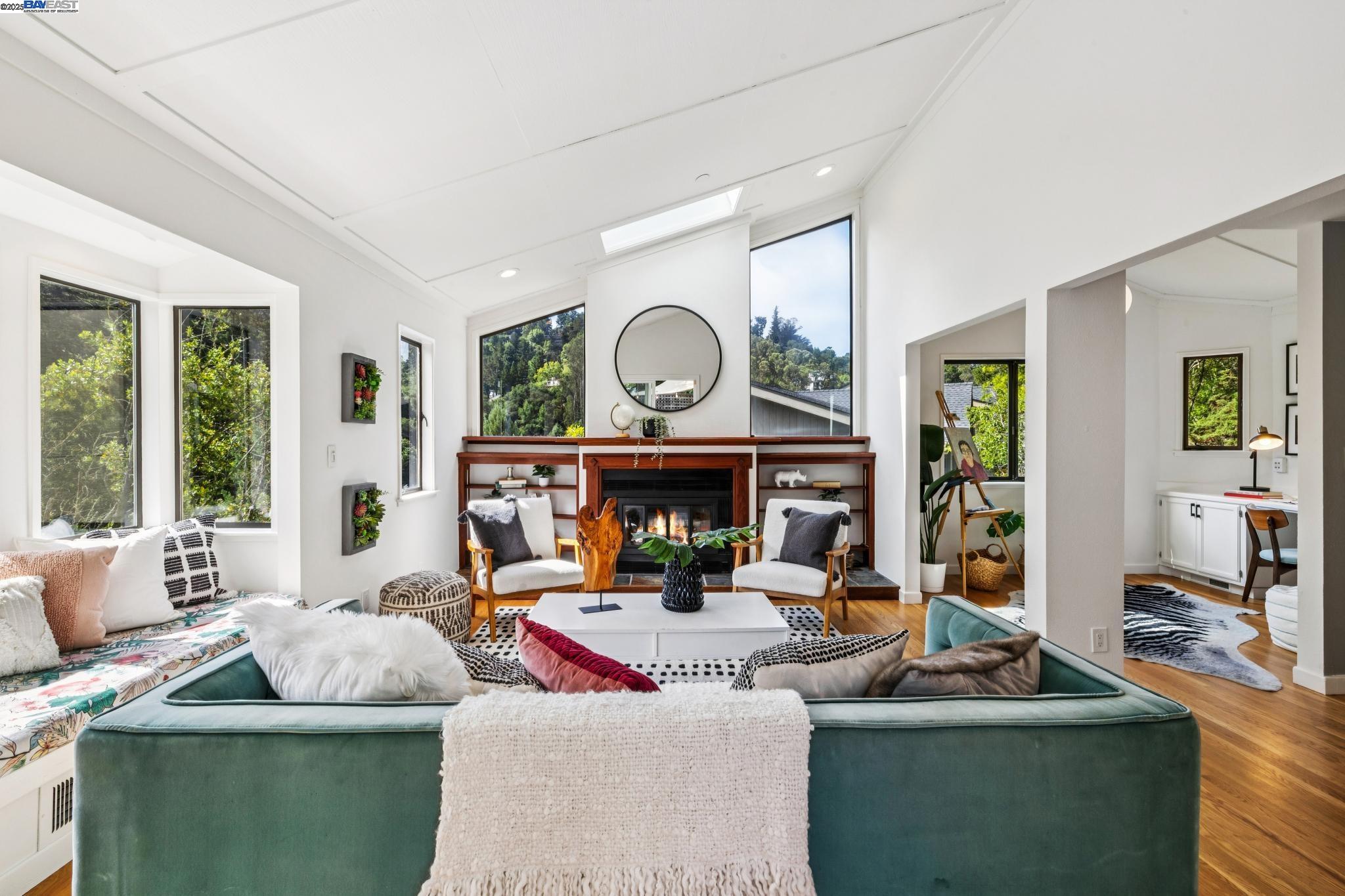 Detail Gallery Image 9 of 60 For 7350 Woodrow Drive, Oakland,  CA 94611 - 3 Beds | 2/1 Baths