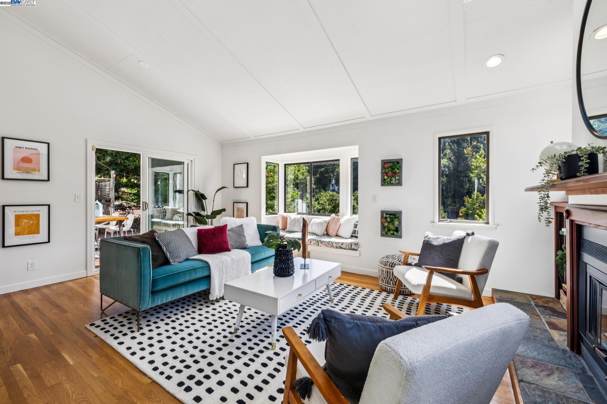 Detail Gallery Image 10 of 60 For 7350 Woodrow Drive, Oakland,  CA 94611 - 3 Beds | 2/1 Baths
