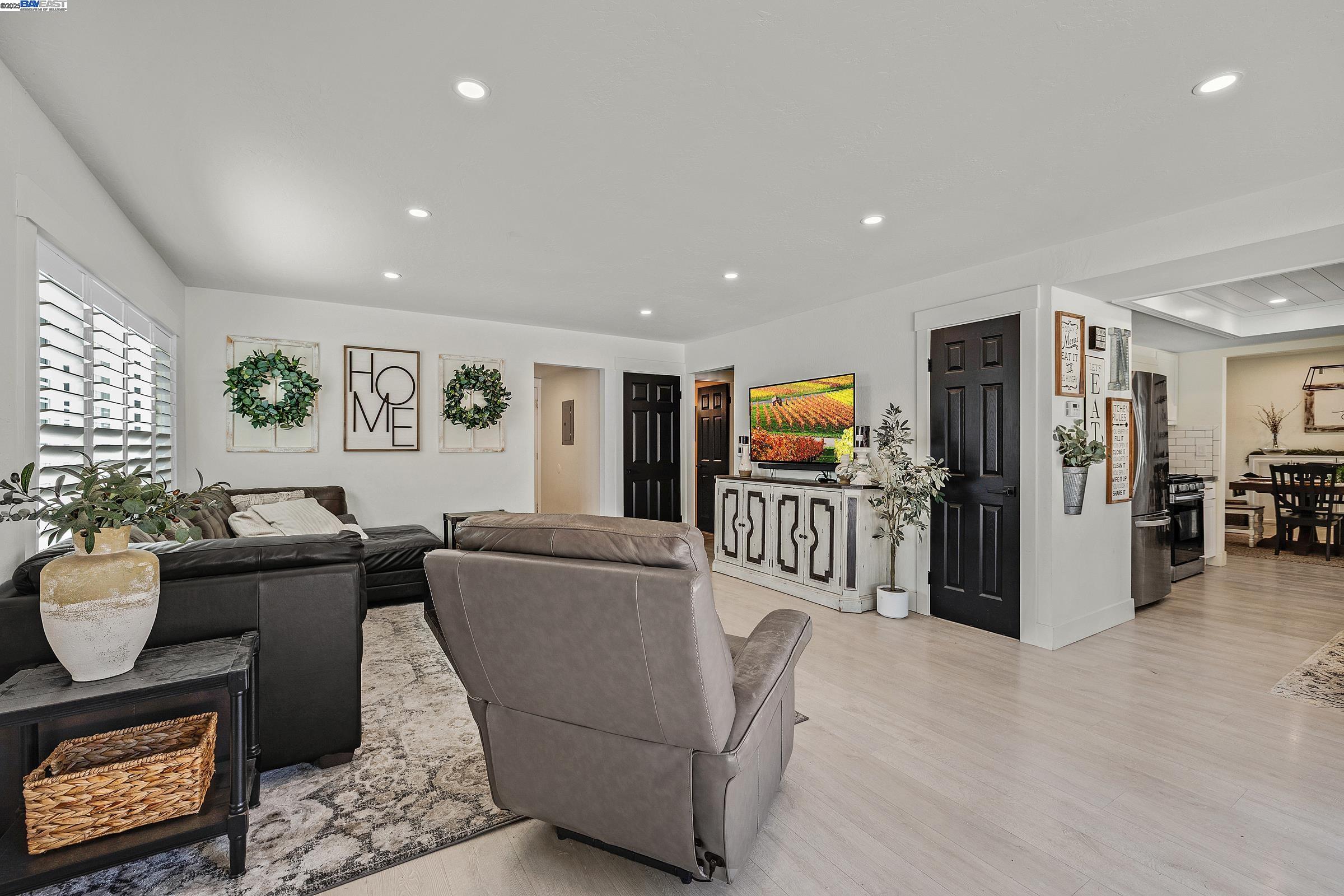 Detail Gallery Image 14 of 52 For 2157 Farmington Pl, Livermore,  CA 94550 - 4 Beds | 2/1 Baths