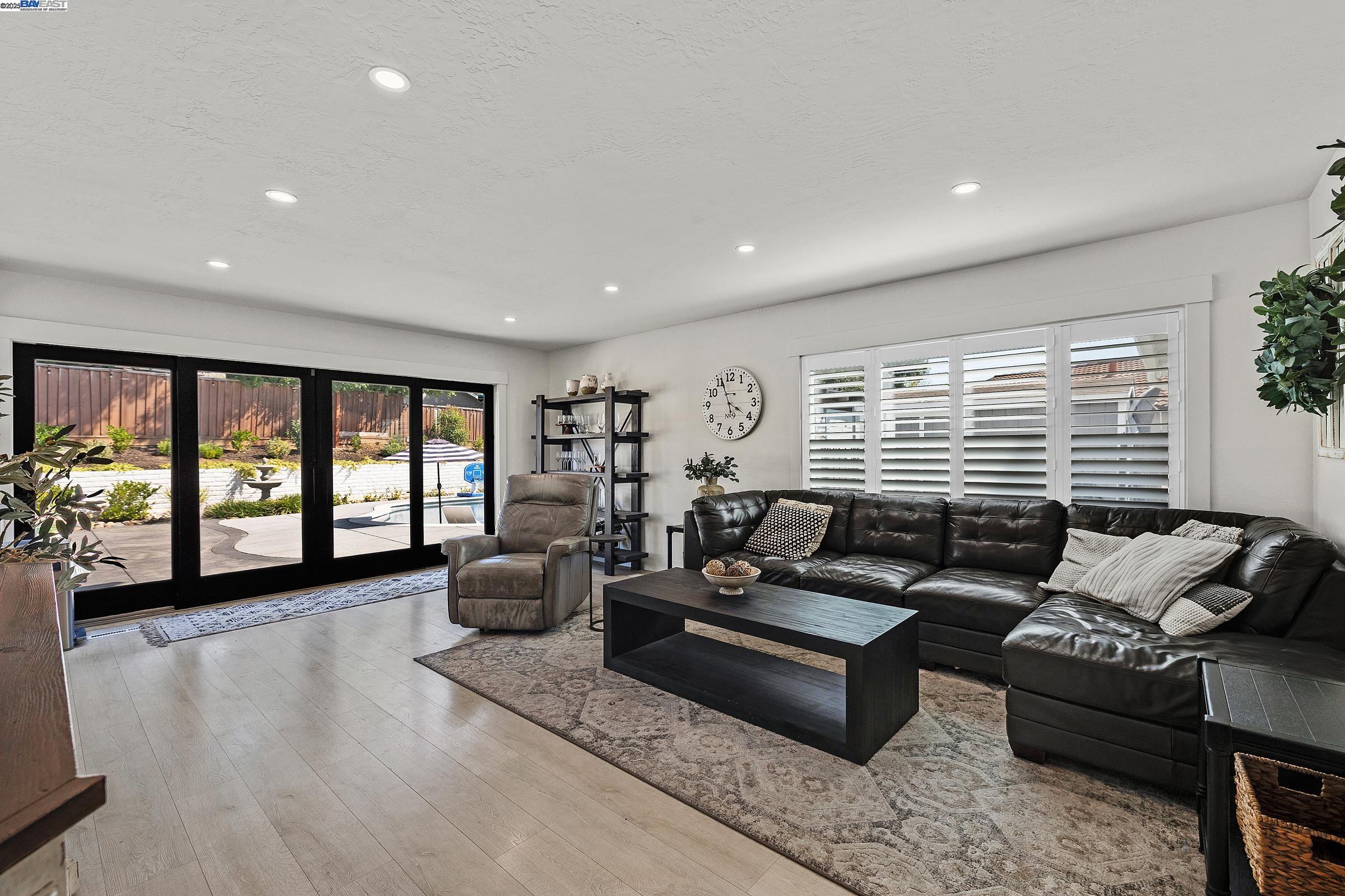 Detail Gallery Image 15 of 52 For 2157 Farmington Pl, Livermore,  CA 94550 - 4 Beds | 2/1 Baths