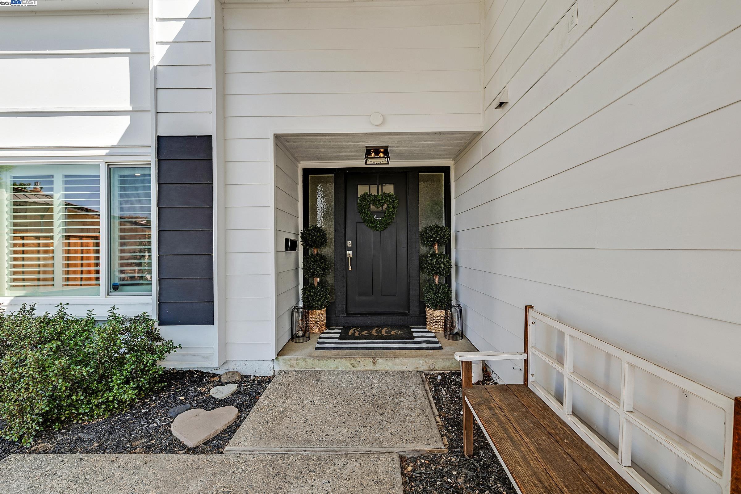 Detail Gallery Image 3 of 52 For 2157 Farmington Pl, Livermore,  CA 94550 - 4 Beds | 2/1 Baths