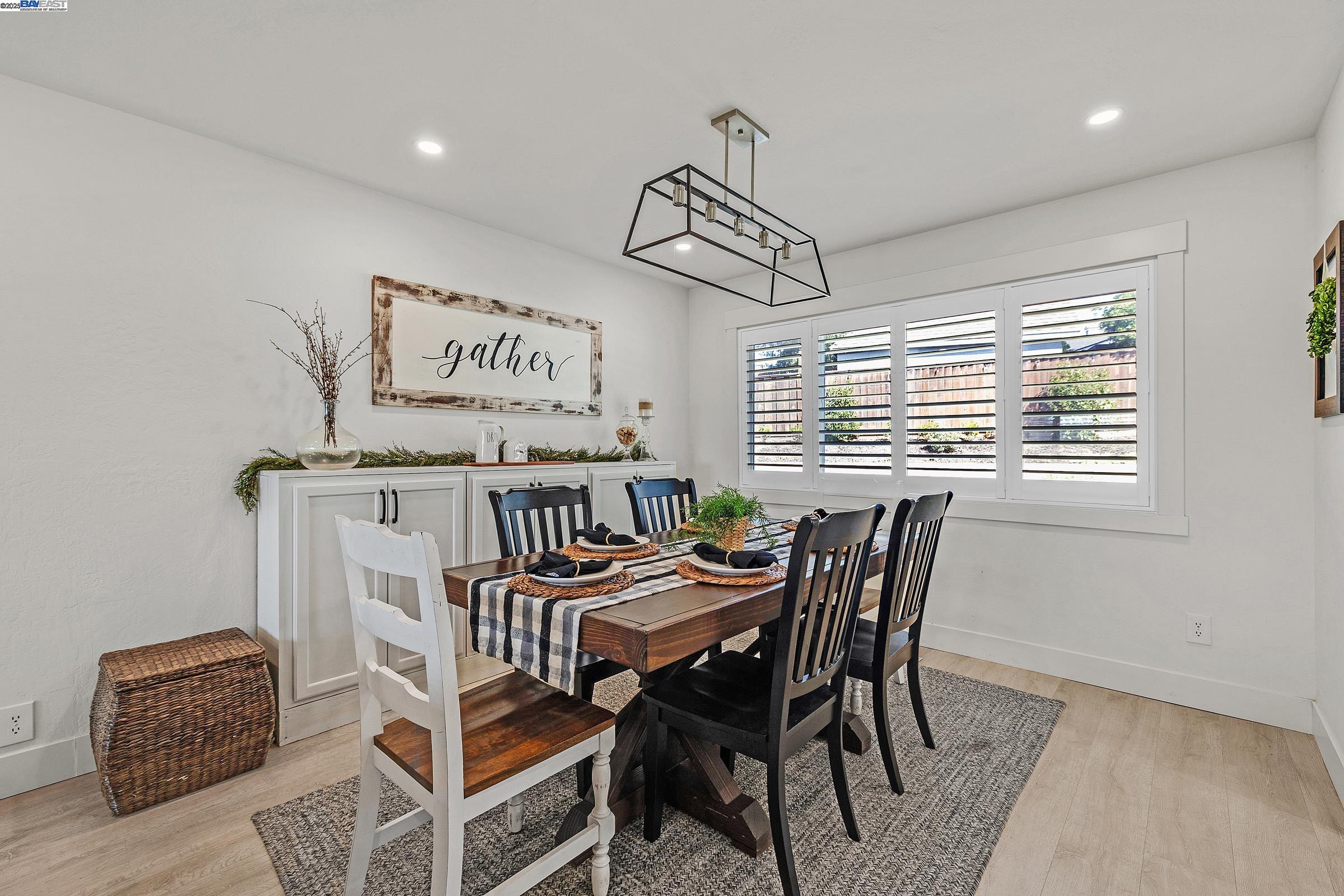 Detail Gallery Image 7 of 52 For 2157 Farmington Pl, Livermore,  CA 94550 - 4 Beds | 2/1 Baths