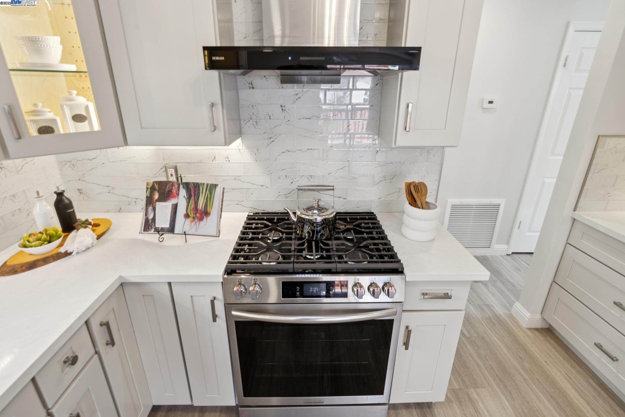 Detail Gallery Image 20 of 56 For 3594 Cama Ln, Castro Valley,  CA 94552 - 4 Beds | 2/1 Baths