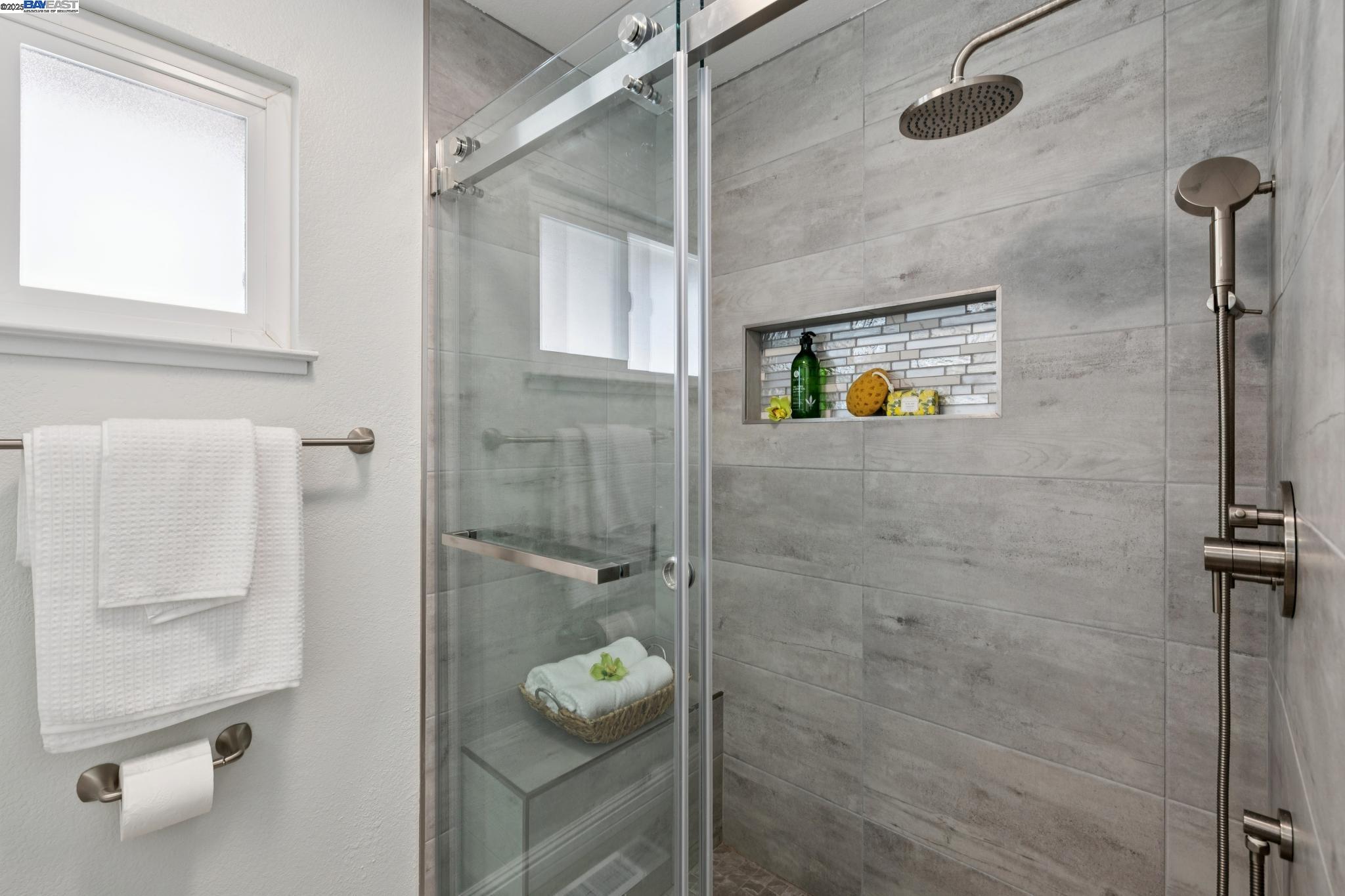 Detail Gallery Image 43 of 56 For 3594 Cama Ln, Castro Valley,  CA 94552 - 4 Beds | 2/1 Baths