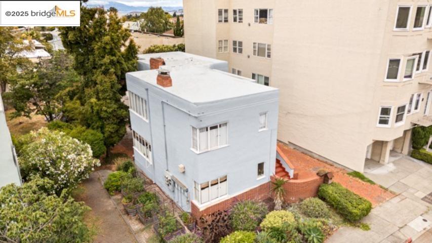 Detail Gallery Image 12 of 24 For 1682 Oxford St, Berkeley,  CA 94709 - – Beds | – Baths
