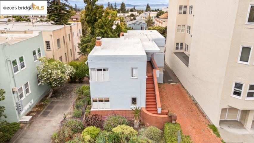 Detail Gallery Image 13 of 24 For 1682 Oxford St, Berkeley,  CA 94709 - – Beds | – Baths