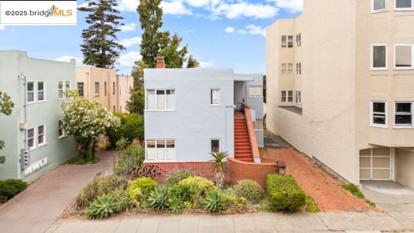 Detail Gallery Image 14 of 24 For 1682 Oxford St, Berkeley,  CA 94709 - – Beds | – Baths