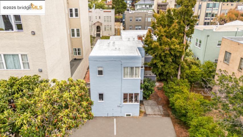 Detail Gallery Image 4 of 24 For 1682 Oxford St, Berkeley,  CA 94709 - – Beds | – Baths