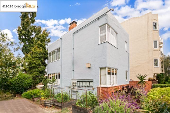 Detail Gallery Image 7 of 24 For 1682 Oxford St, Berkeley,  CA 94709 - – Beds | – Baths