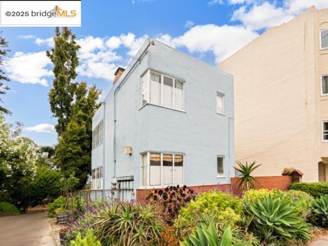 Detail Gallery Image 9 of 24 For 1682 Oxford St, Berkeley,  CA 94709 - – Beds | – Baths