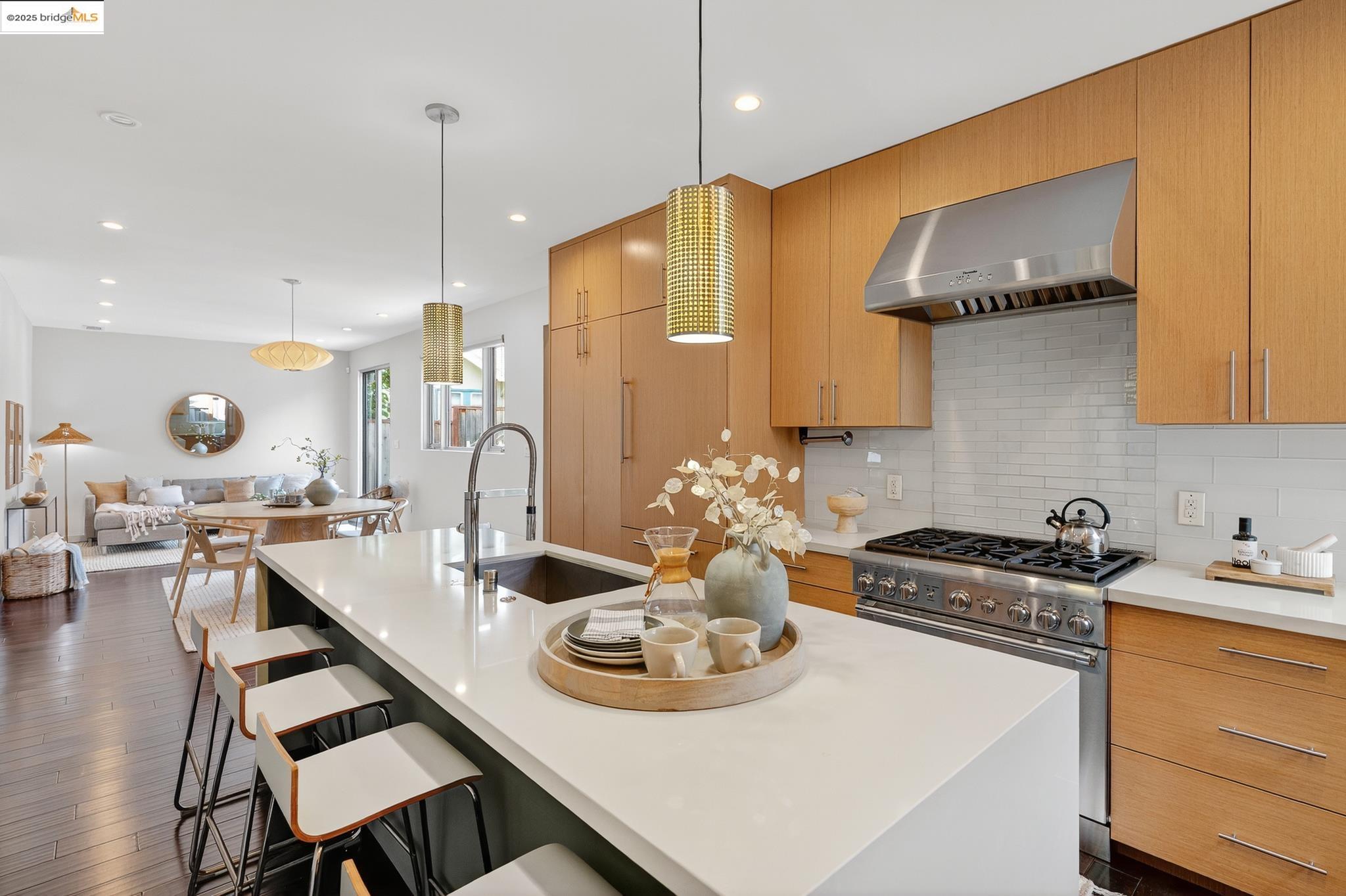 Detail Gallery Image 12 of 45 For 678 Walavista Ave, Oakland,  CA 94610 - 4 Beds | 3 Baths
