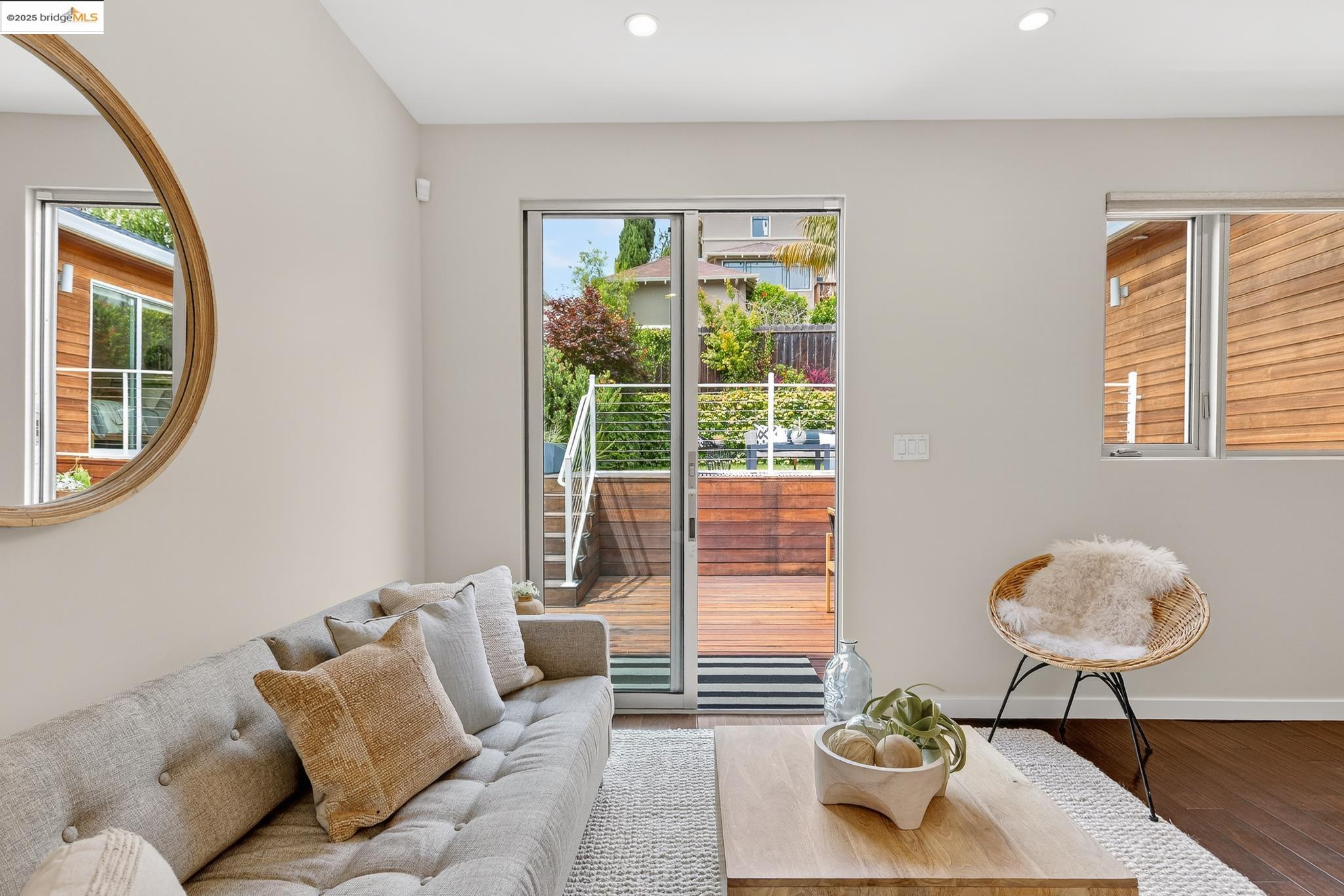 Detail Gallery Image 17 of 45 For 678 Walavista Ave, Oakland,  CA 94610 - 4 Beds | 3 Baths