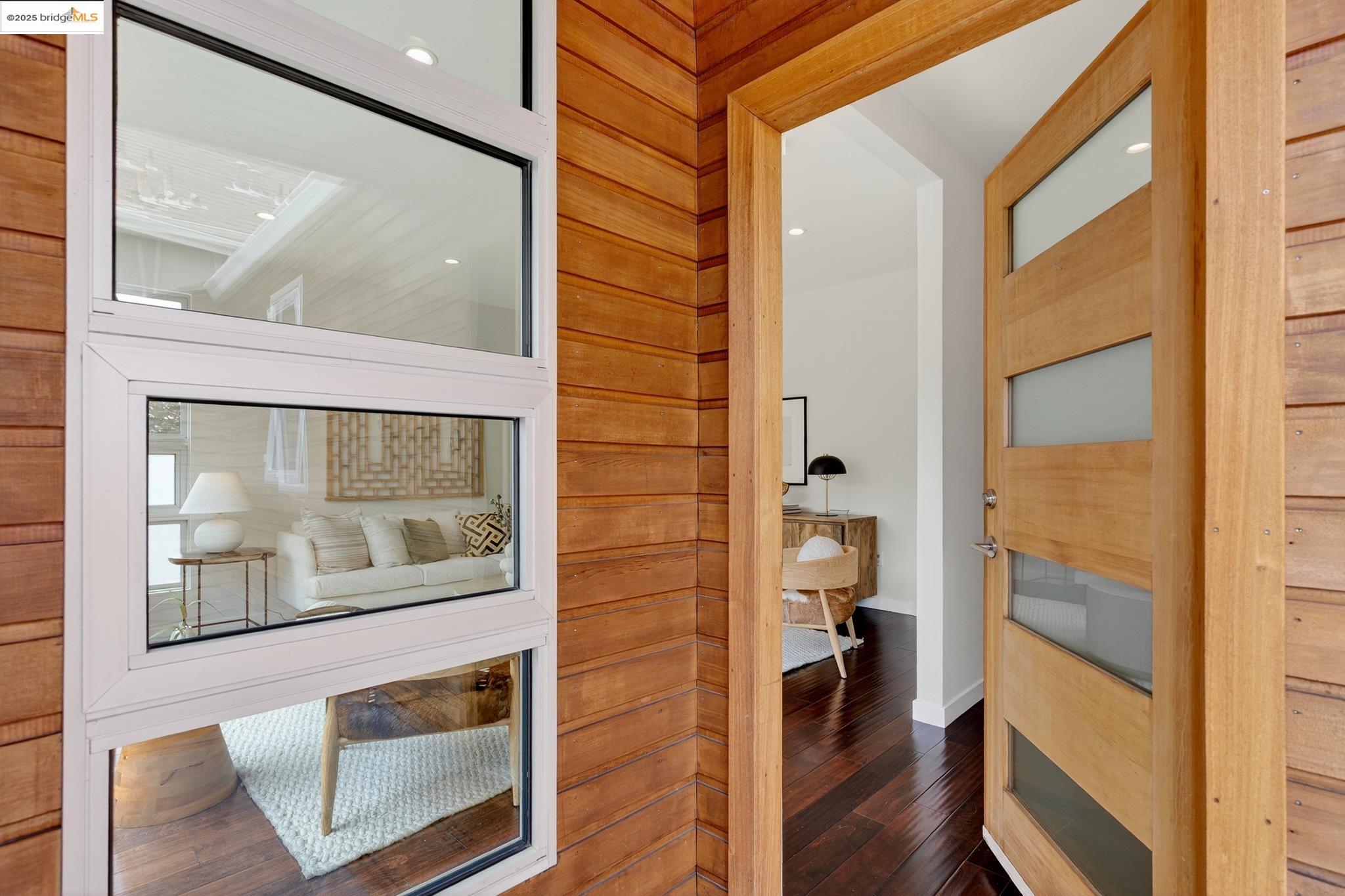 Detail Gallery Image 3 of 45 For 678 Walavista Ave, Oakland,  CA 94610 - 4 Beds | 3 Baths