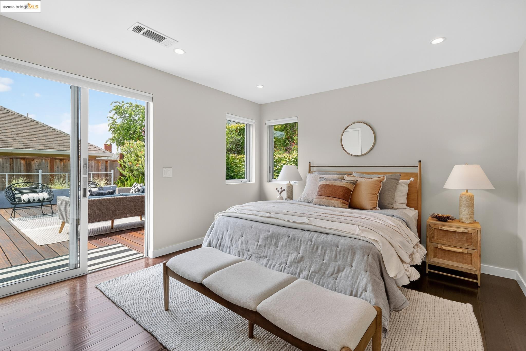 Detail Gallery Image 21 of 45 For 678 Walavista Ave, Oakland,  CA 94610 - 4 Beds | 3 Baths