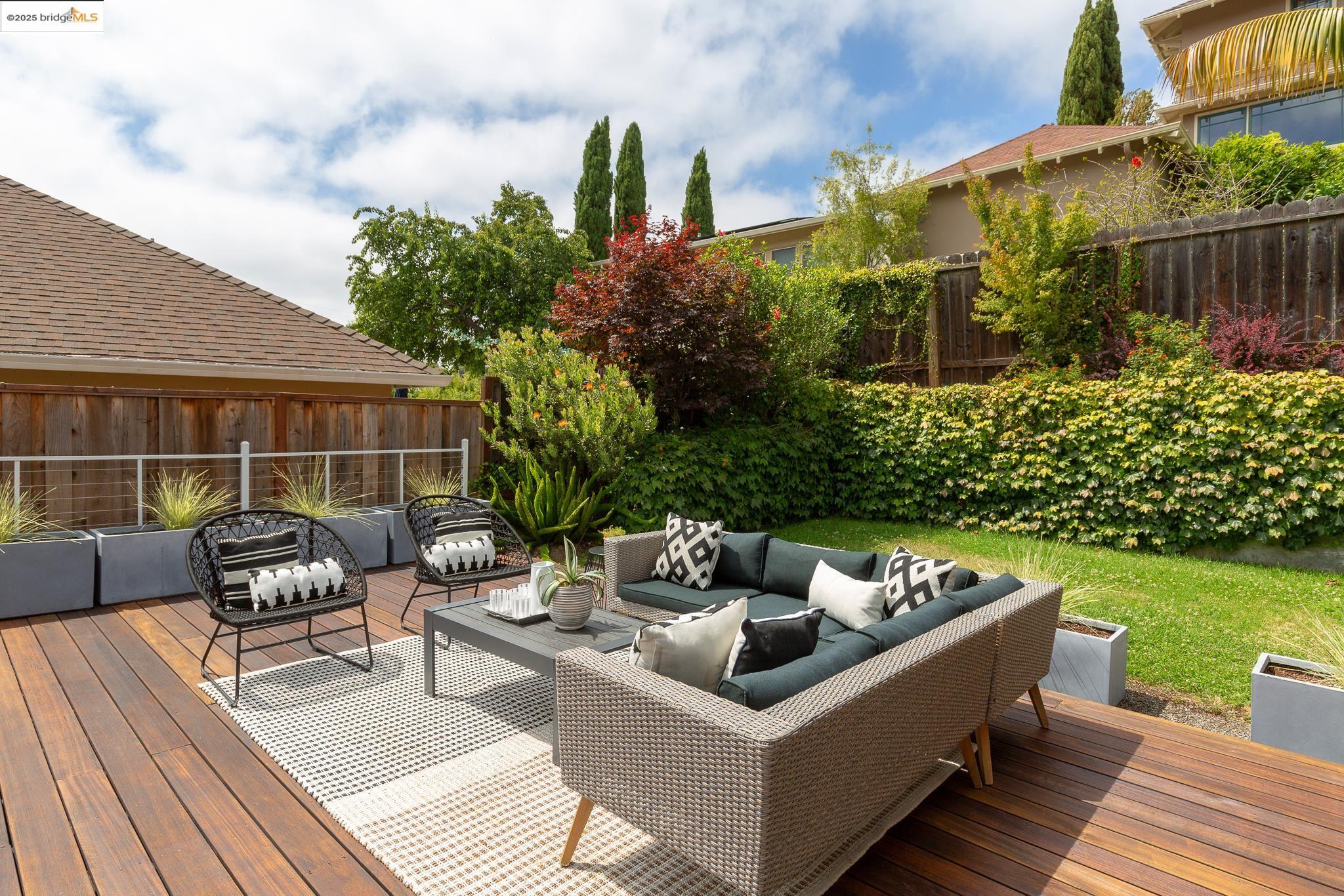 Detail Gallery Image 22 of 45 For 678 Walavista Ave, Oakland,  CA 94610 - 4 Beds | 3 Baths