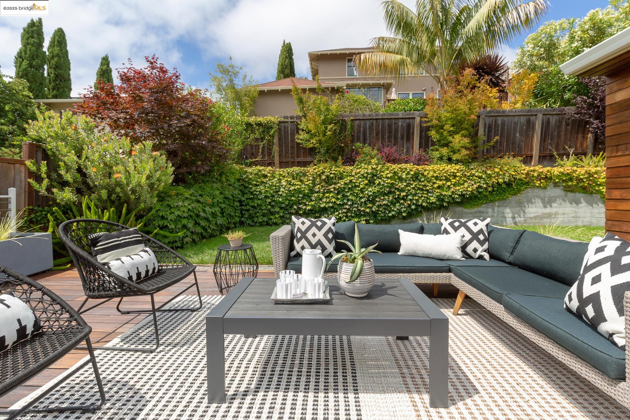 Detail Gallery Image 23 of 45 For 678 Walavista Ave, Oakland,  CA 94610 - 4 Beds | 3 Baths