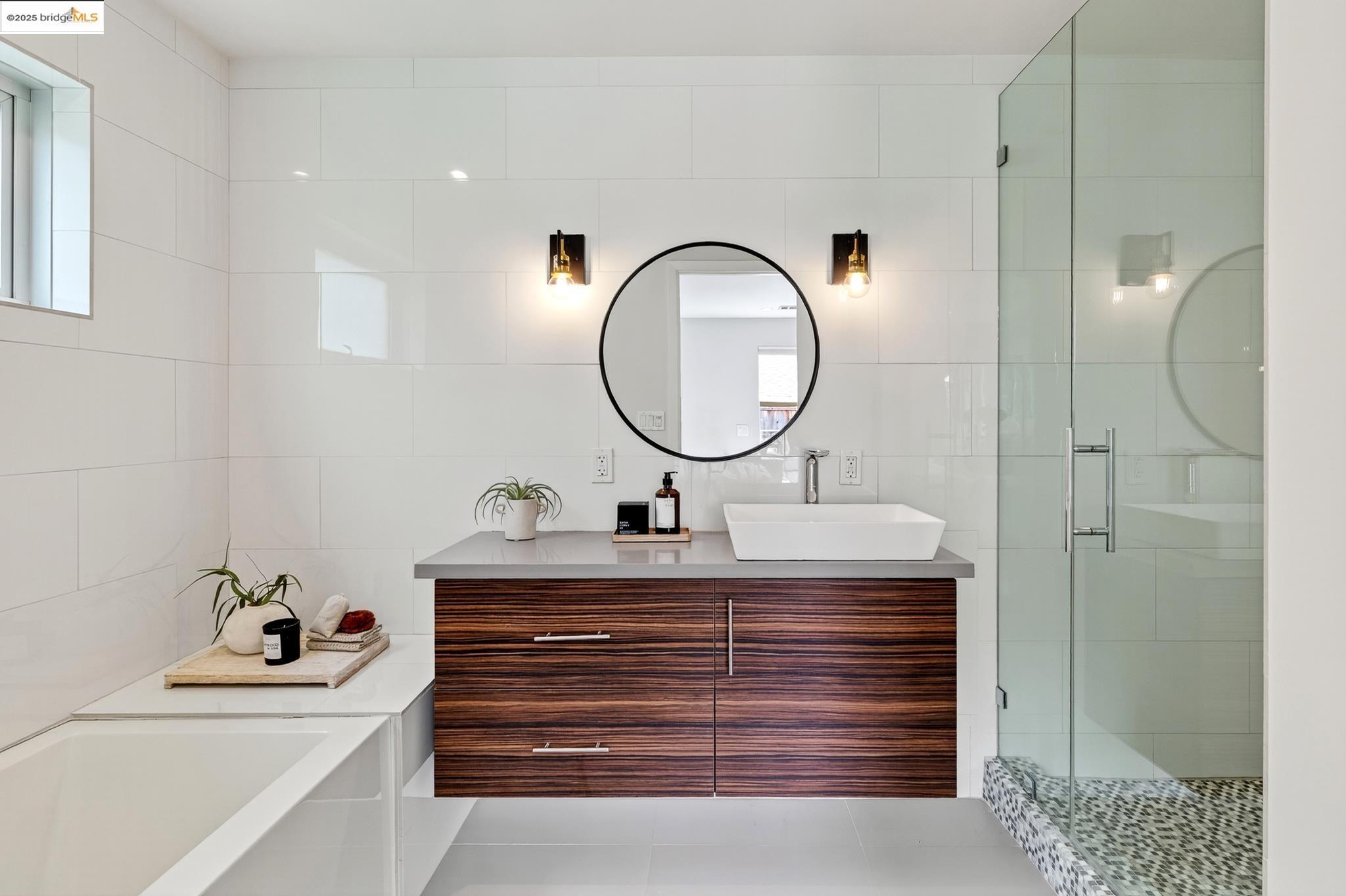 Detail Gallery Image 26 of 45 For 678 Walavista Ave, Oakland,  CA 94610 - 4 Beds | 3 Baths