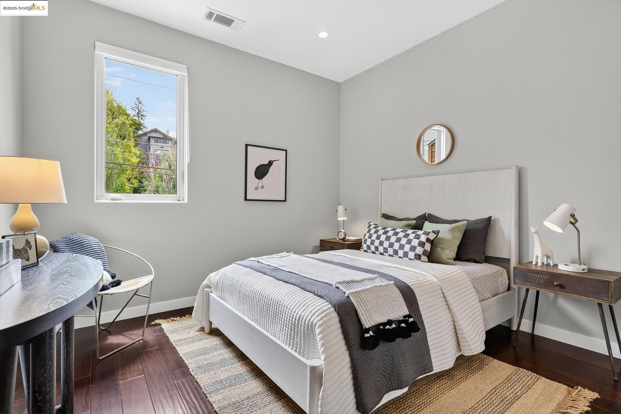 Detail Gallery Image 27 of 45 For 678 Walavista Ave, Oakland,  CA 94610 - 4 Beds | 3 Baths