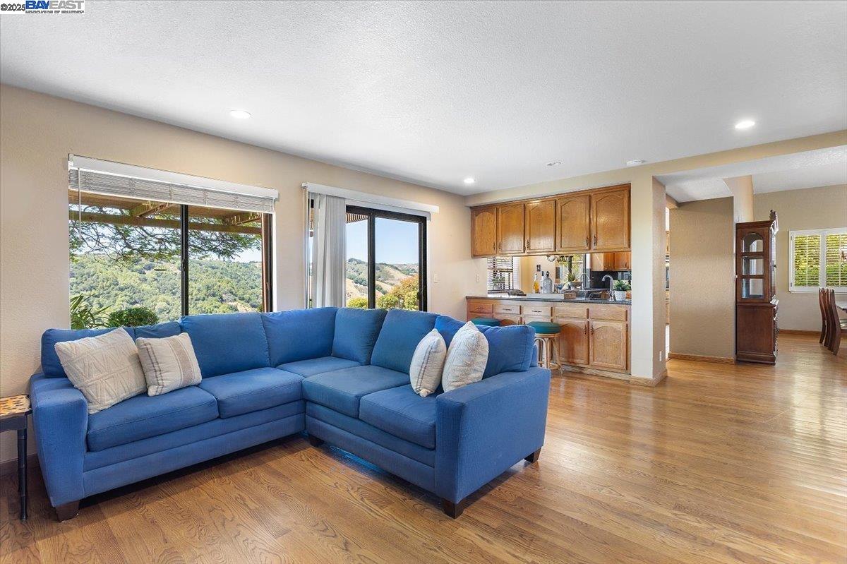 Detail Gallery Image 14 of 51 For 6444 Boone Dr, Castro Valley,  CA 94552 - 4 Beds | 3 Baths