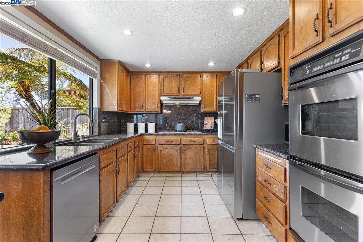 Detail Gallery Image 17 of 51 For 6444 Boone Dr, Castro Valley,  CA 94552 - 4 Beds | 3 Baths