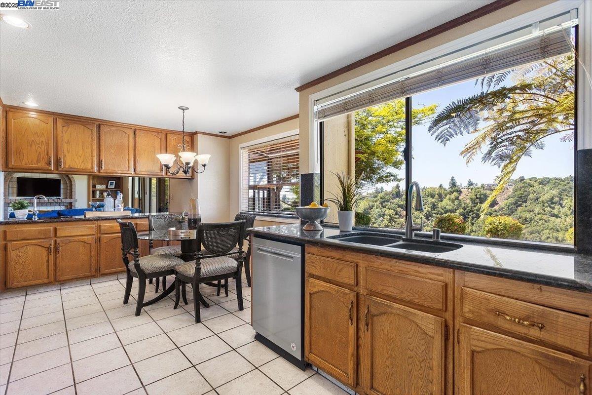 Detail Gallery Image 18 of 51 For 6444 Boone Dr, Castro Valley,  CA 94552 - 4 Beds | 3 Baths