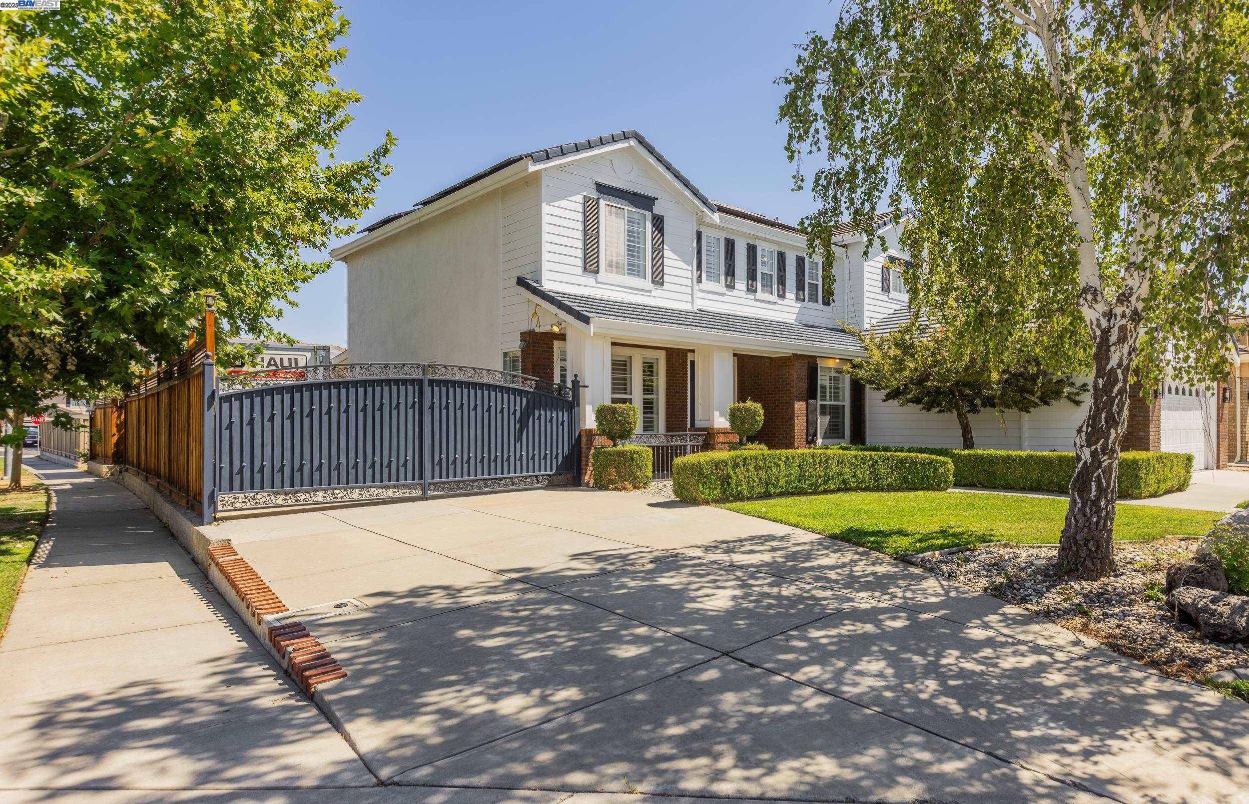 Detail Gallery Image 3 of 38 For 261 Kelley Mist Ct, Tracy,  CA 95377 - 5 Beds | 3 Baths