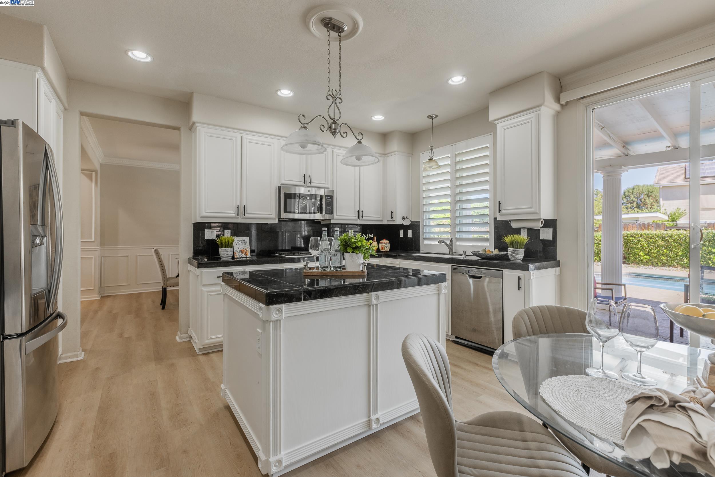 Detail Gallery Image 9 of 38 For 261 Kelley Mist Ct, Tracy,  CA 95377 - 5 Beds | 3 Baths