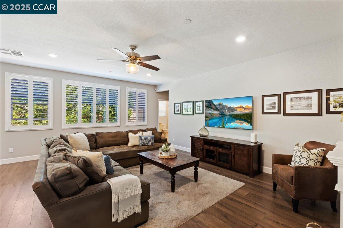Detail Gallery Image 16 of 42 For 2097 Salice Way, Brentwood,  CA 94513 - 4 Beds | 3 Baths