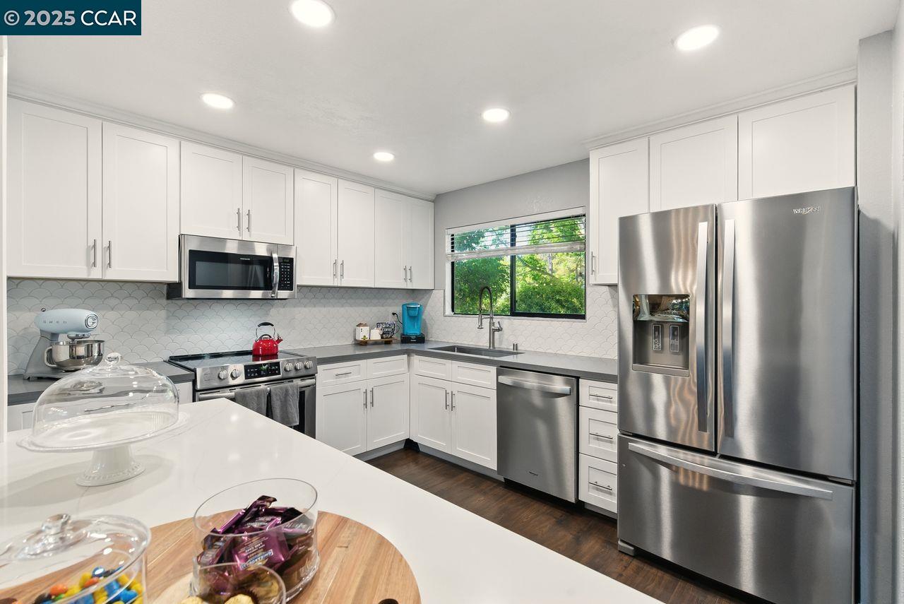 MLS: 41107414 Condo For Sale