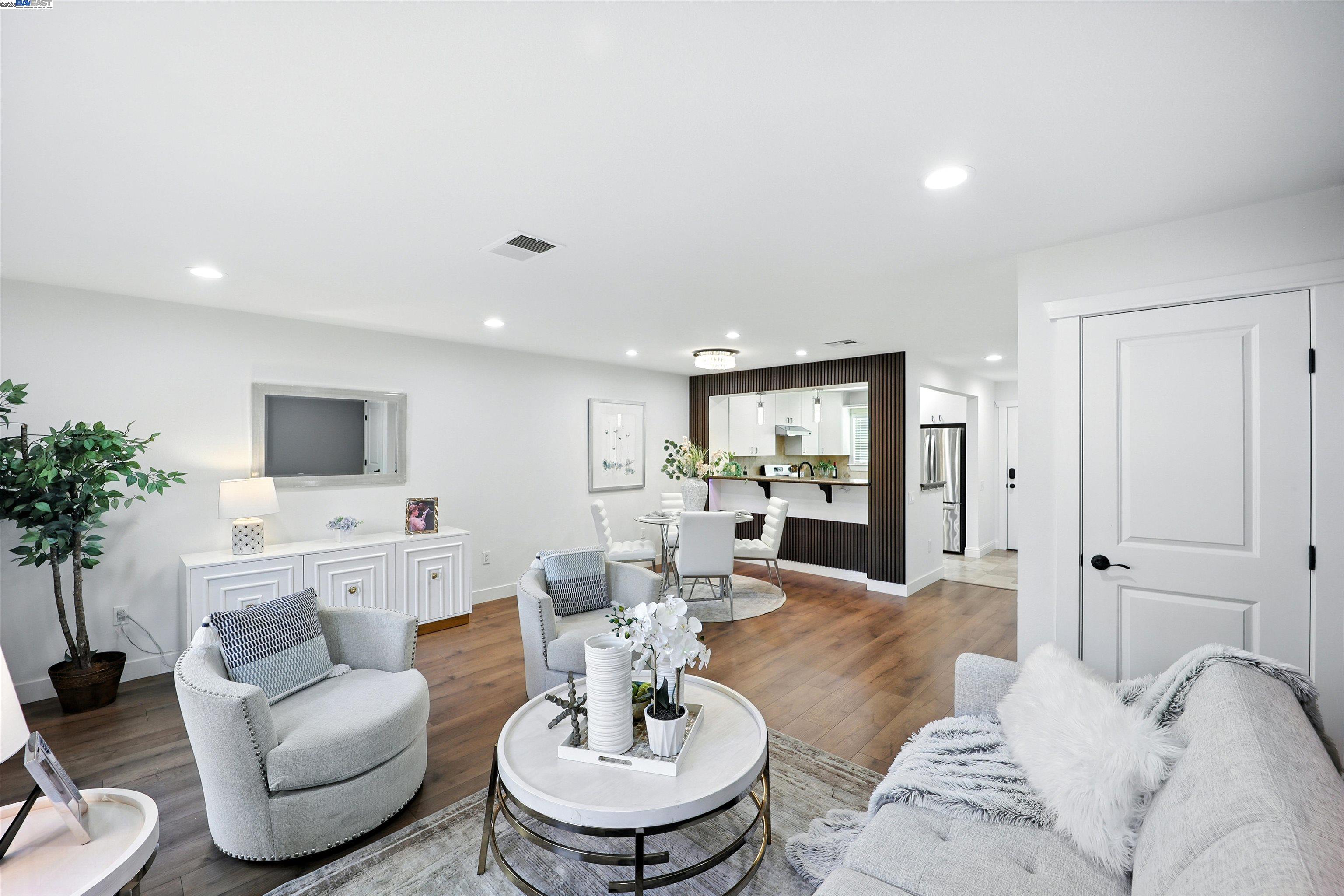 Detail Gallery Image 1 of 46 For 865 Carlisle Way #128,  Sunnyvale,  CA 94087 - 2 Beds | 2/1 Baths