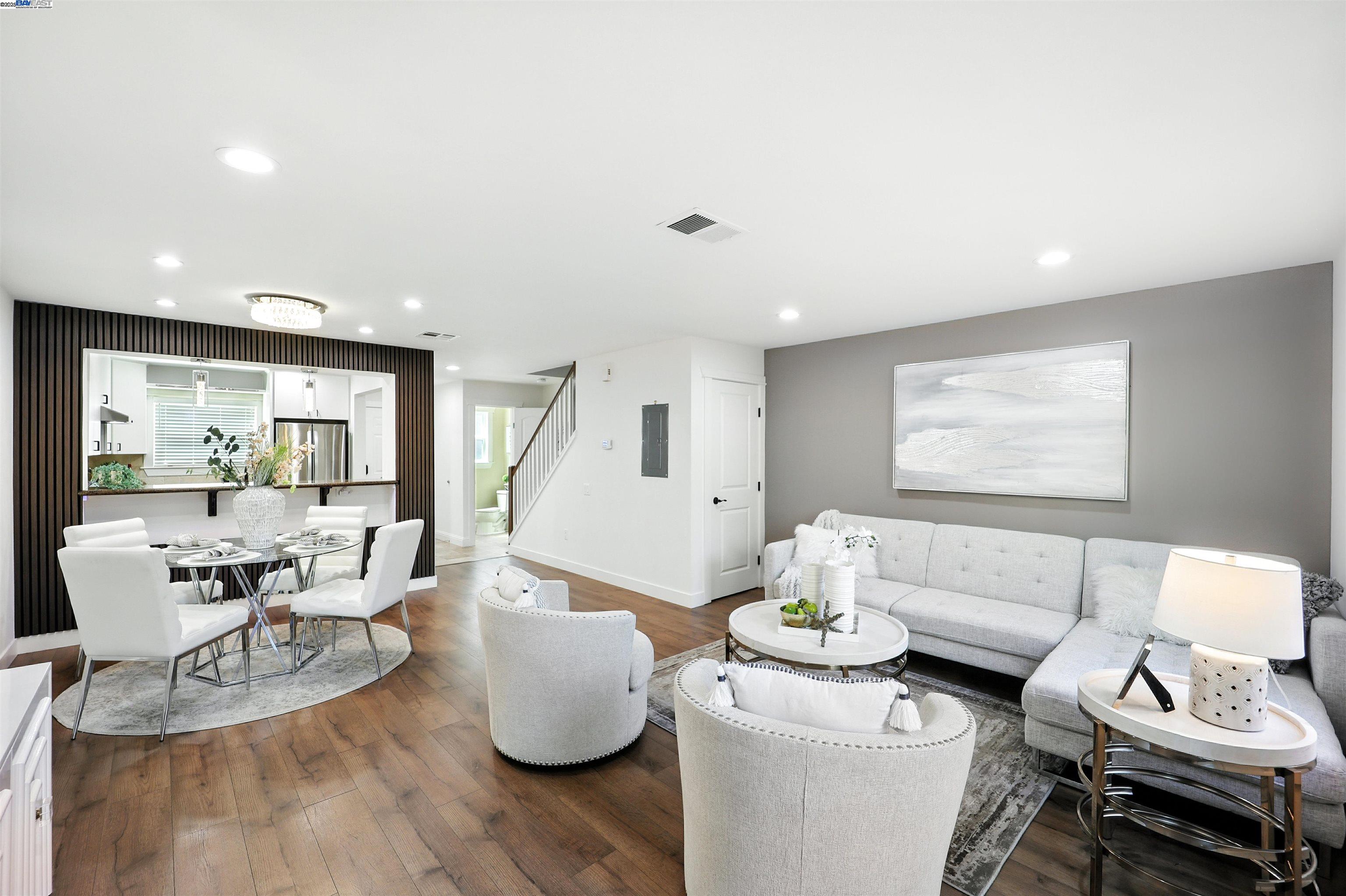 Detail Gallery Image 2 of 46 For 865 Carlisle Way #128,  Sunnyvale,  CA 94087 - 2 Beds | 2/1 Baths