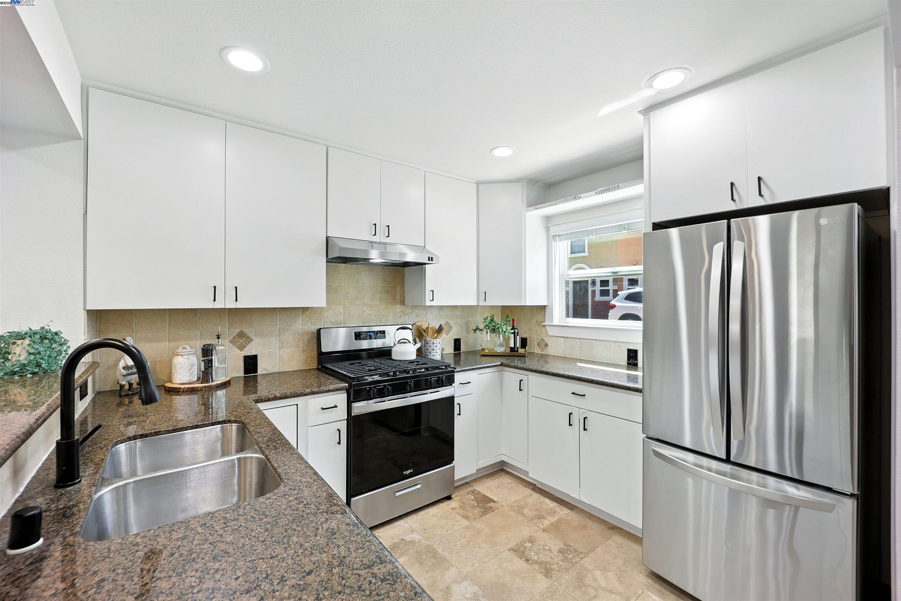 Detail Gallery Image 11 of 46 For 865 Carlisle Way #128,  Sunnyvale,  CA 94087 - 2 Beds | 2/1 Baths