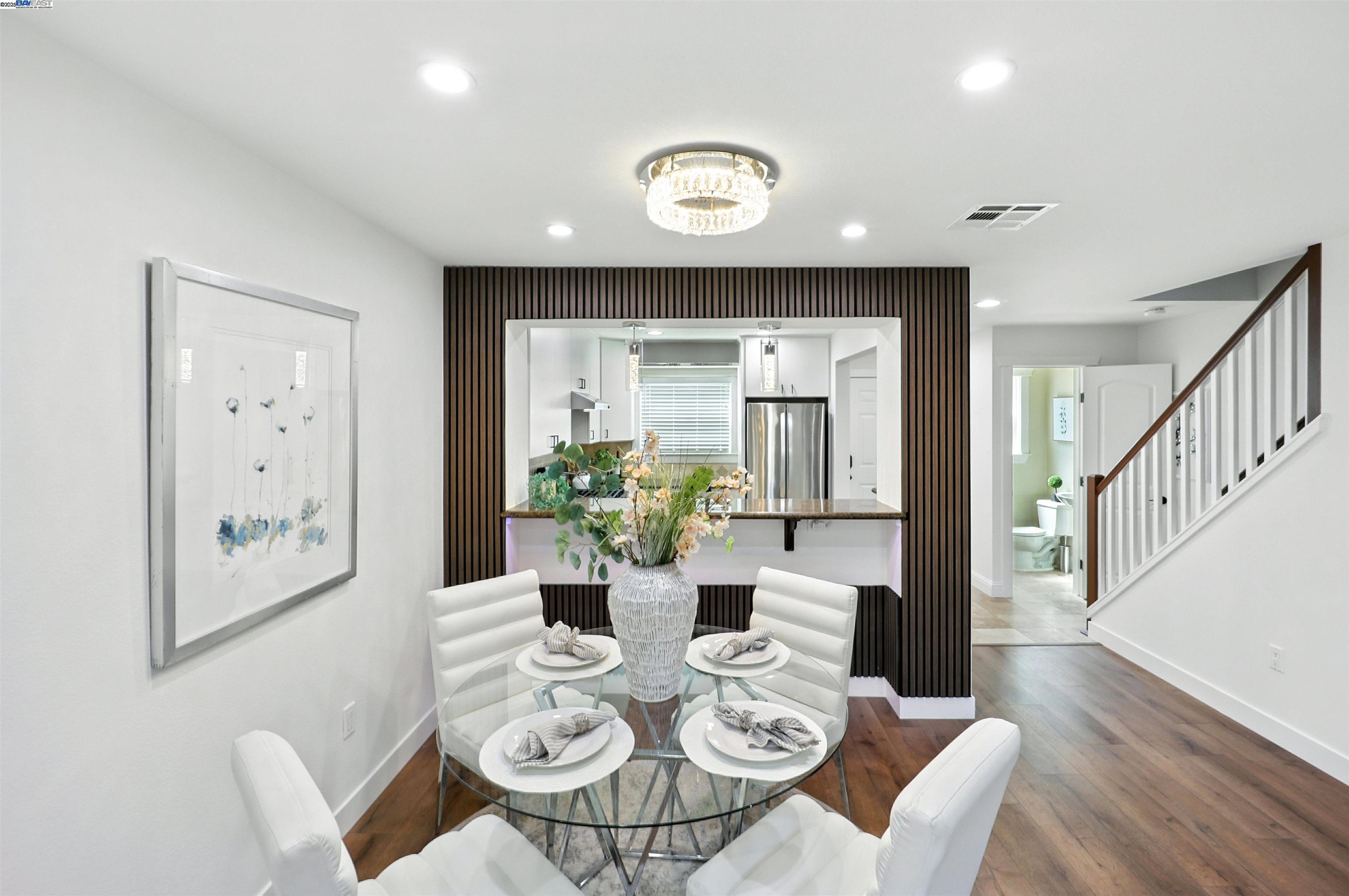 Detail Gallery Image 5 of 46 For 865 Carlisle Way #128,  Sunnyvale,  CA 94087 - 2 Beds | 2/1 Baths