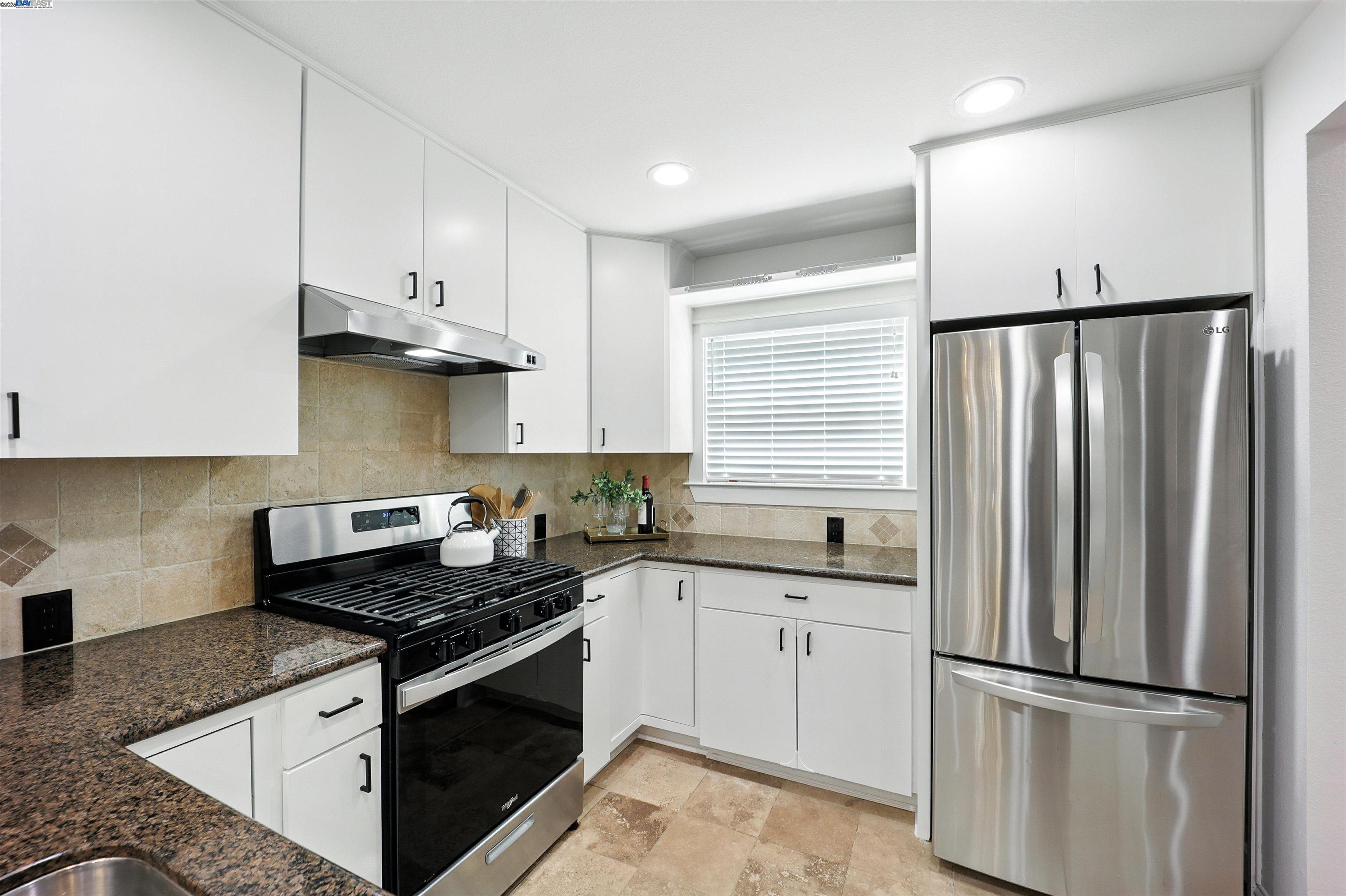 Detail Gallery Image 6 of 46 For 865 Carlisle Way #128,  Sunnyvale,  CA 94087 - 2 Beds | 2/1 Baths