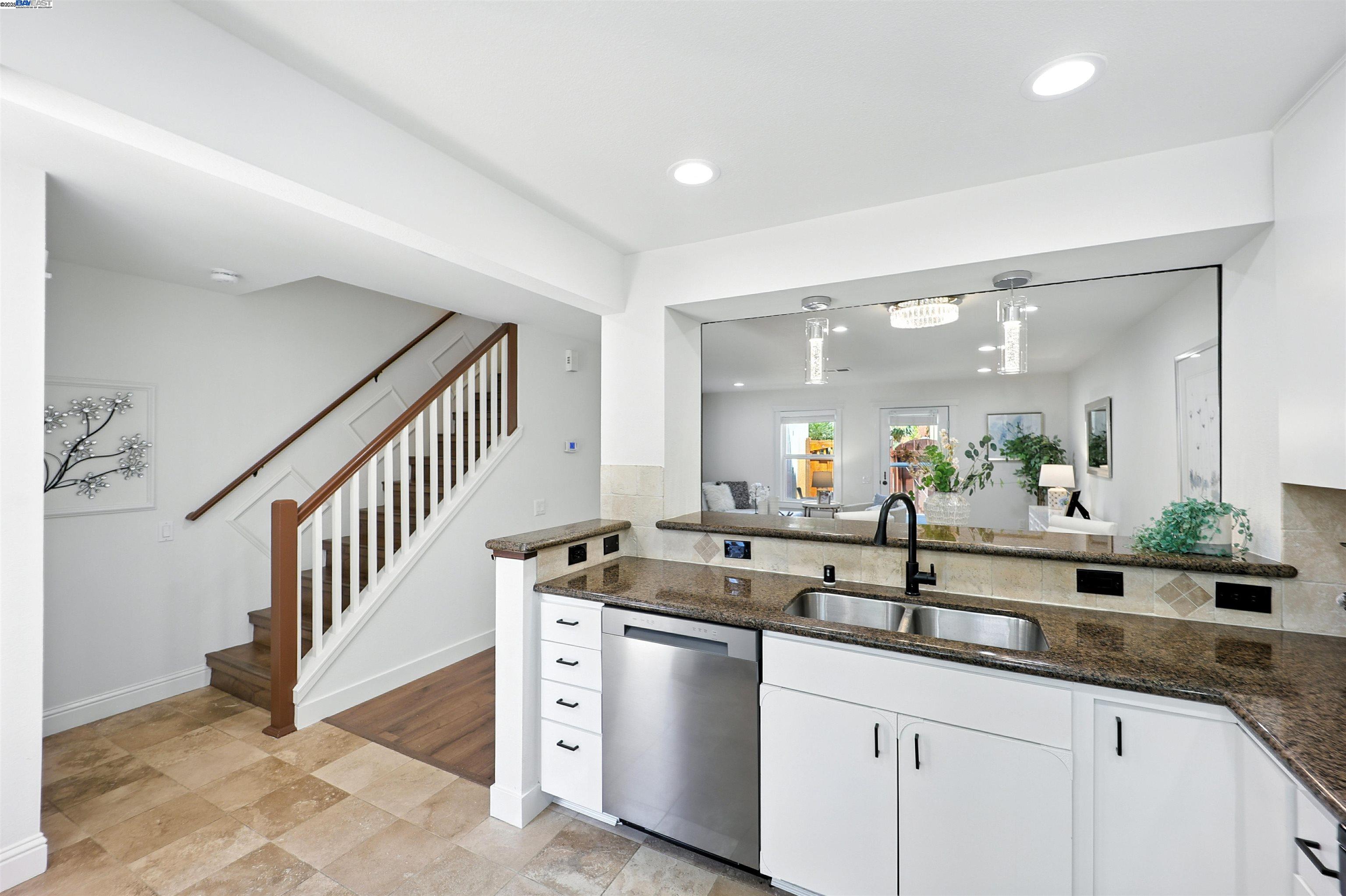 Detail Gallery Image 10 of 46 For 865 Carlisle Way #128,  Sunnyvale,  CA 94087 - 2 Beds | 2/1 Baths