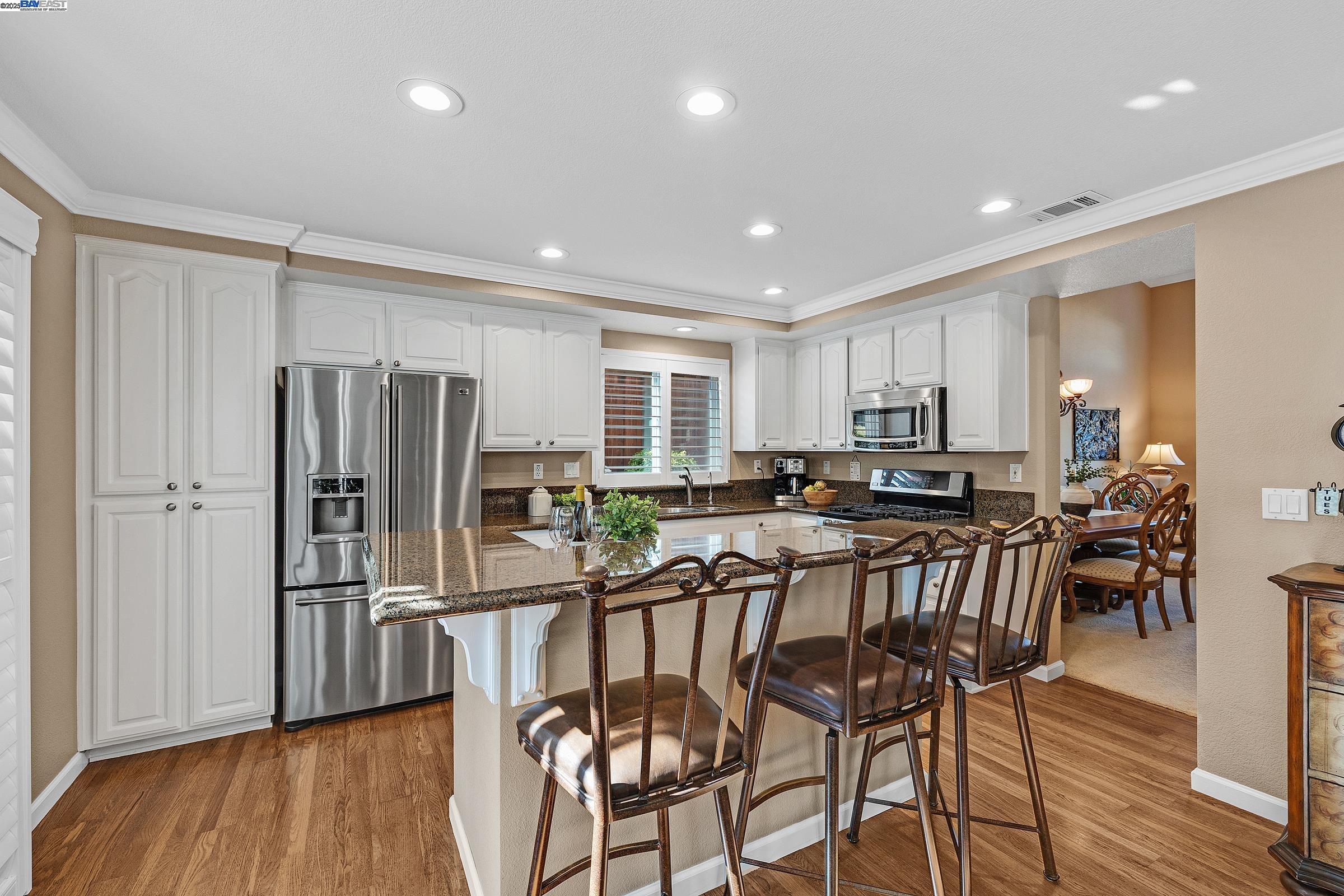 Detail Gallery Image 15 of 60 For 8026 Canyon Creek Cir, Pleasanton,  CA 94588 - 4 Beds | 2/1 Baths