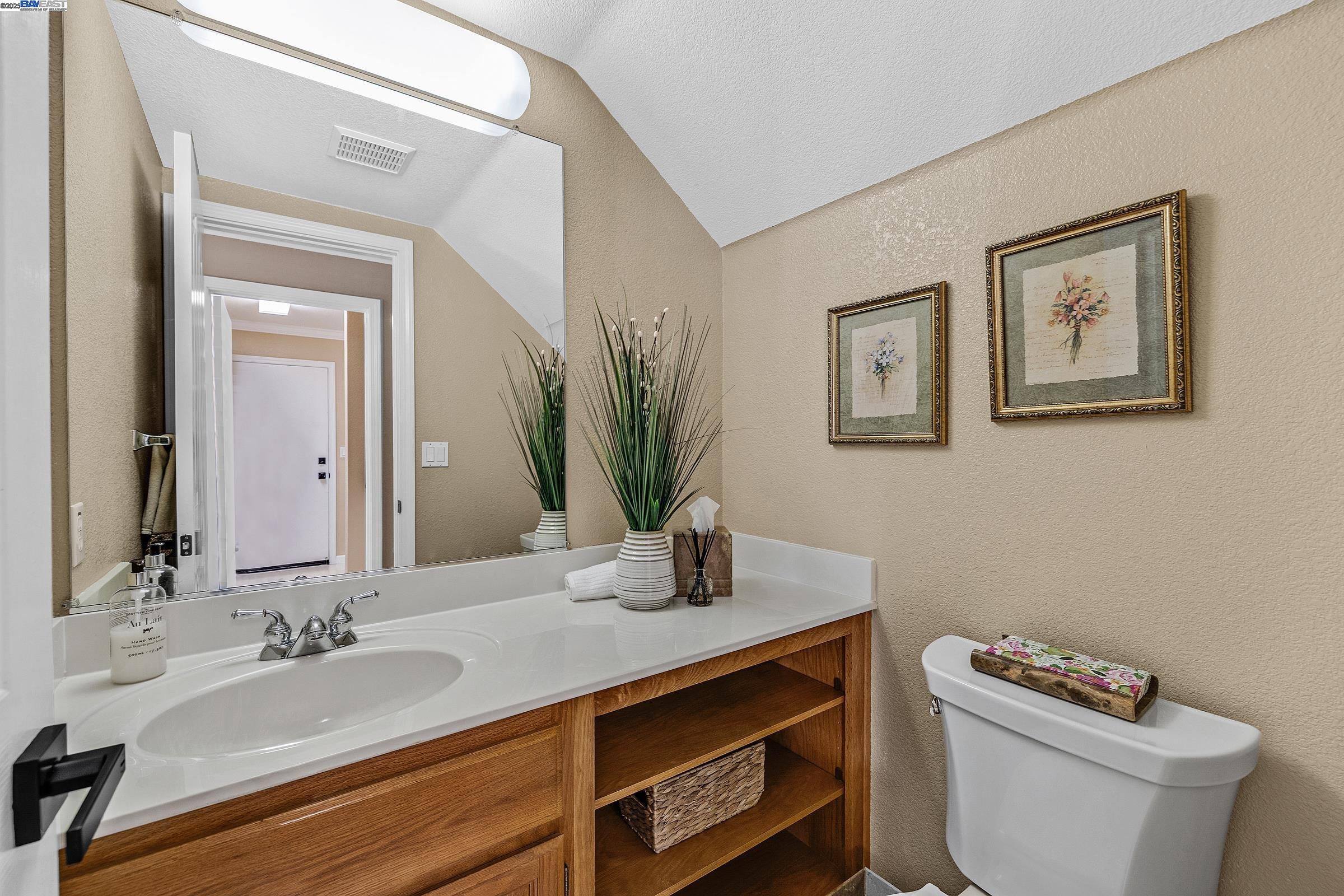Detail Gallery Image 24 of 60 For 8026 Canyon Creek Cir, Pleasanton,  CA 94588 - 4 Beds | 2/1 Baths