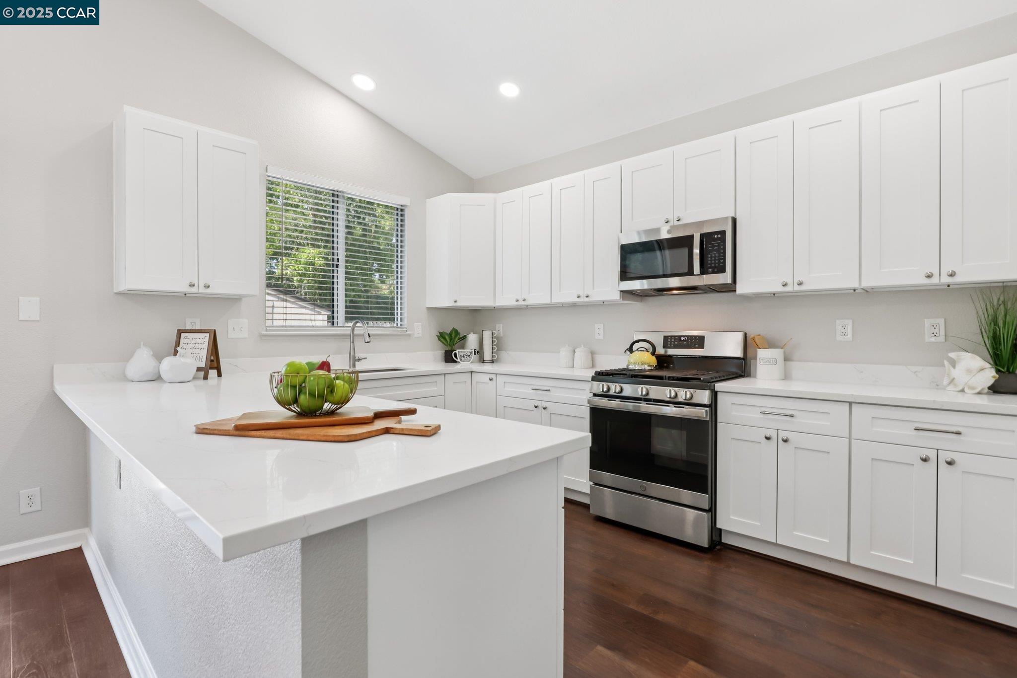 Detail Gallery Image 14 of 46 For 868 Clifton Way, Vacaville,  CA 95688 - 3 Beds | 2 Baths