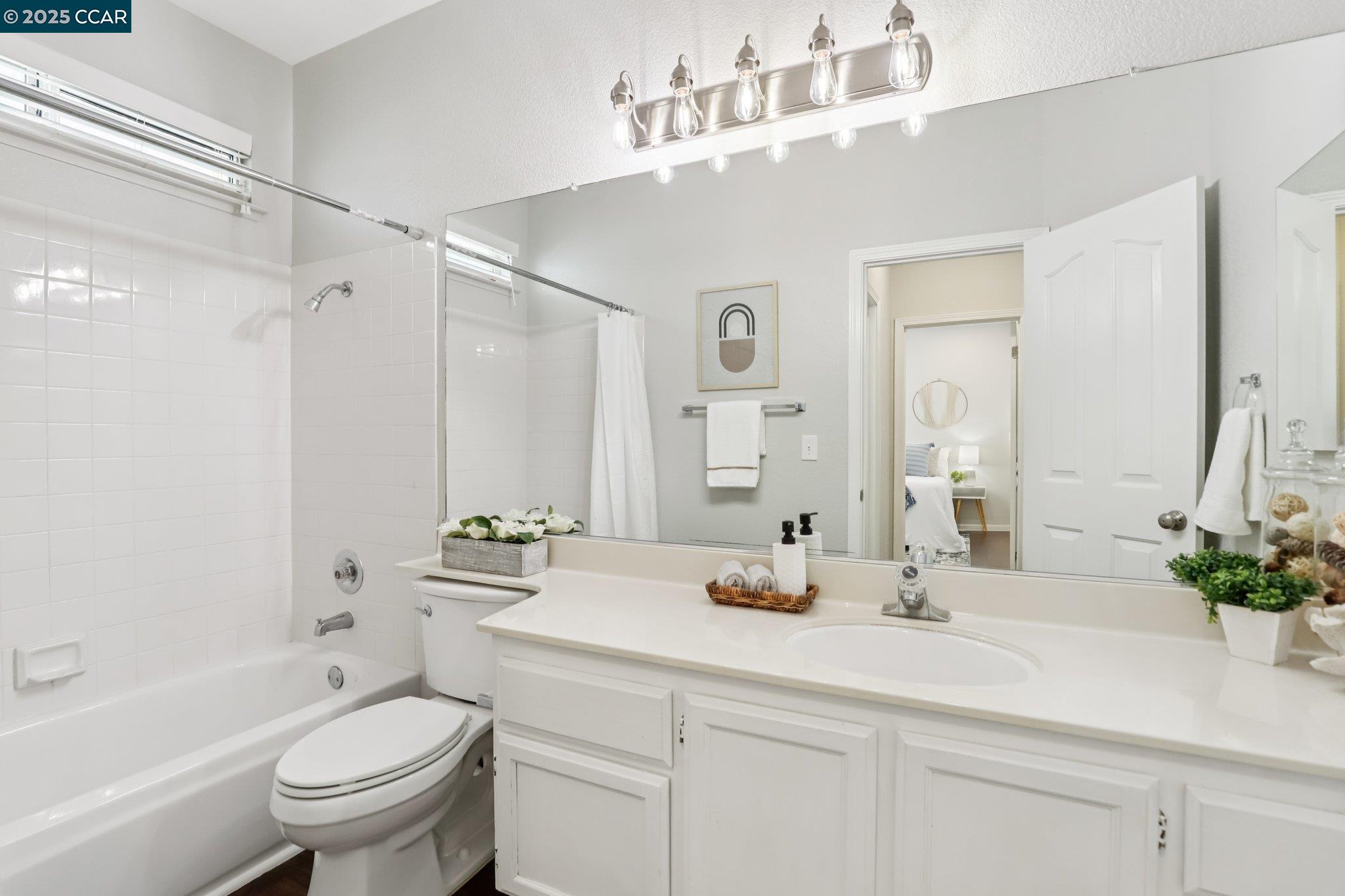 Detail Gallery Image 25 of 46 For 868 Clifton Way, Vacaville,  CA 95688 - 3 Beds | 2 Baths
